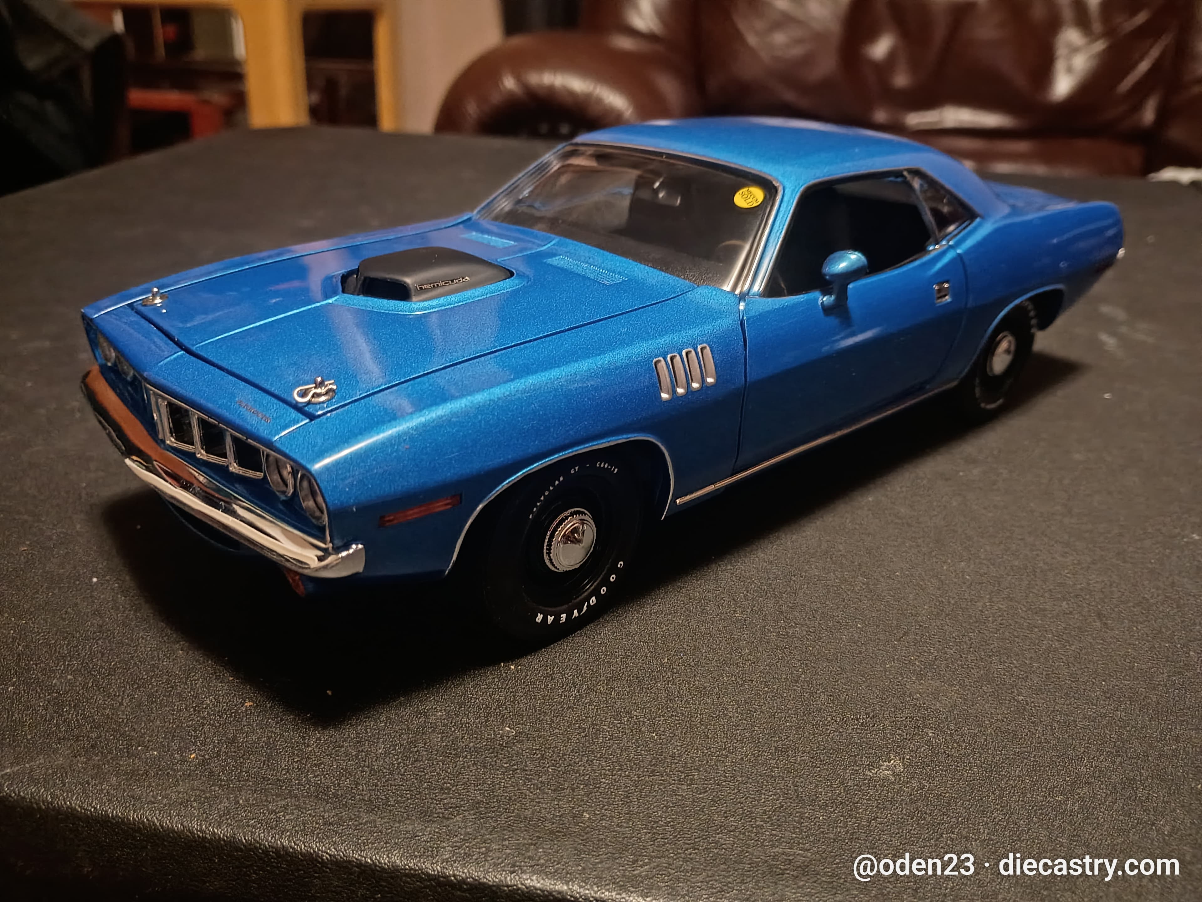 1971 Plymouth Hemi Cuda 1:18 scale diecast model by Highway 61 in B5 True Blue Metallic