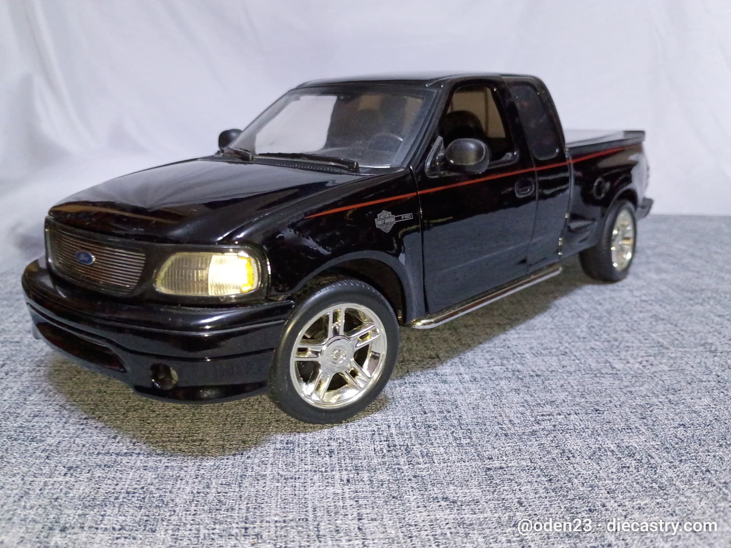 2000 Ford F-150 Harley Davidson edition 1:18 scale diecast model by Ertl in Ebony Black
