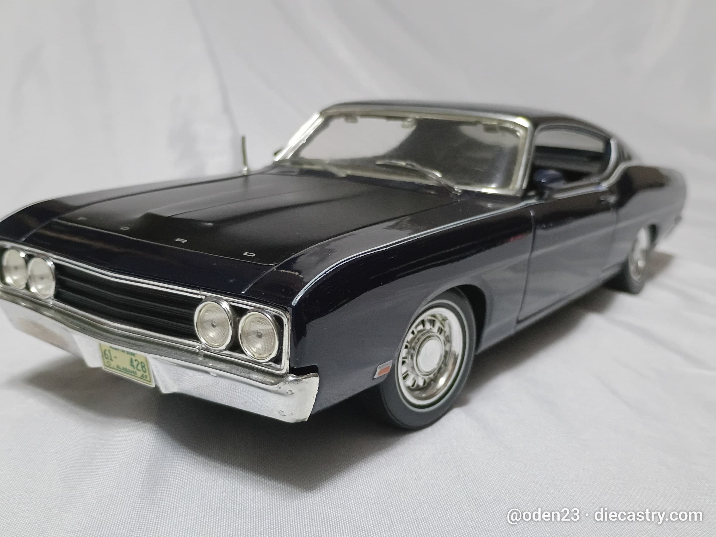 1969 Ford Torino Talladega 1:18 scale diecast model by Maisto in Presidential Blue