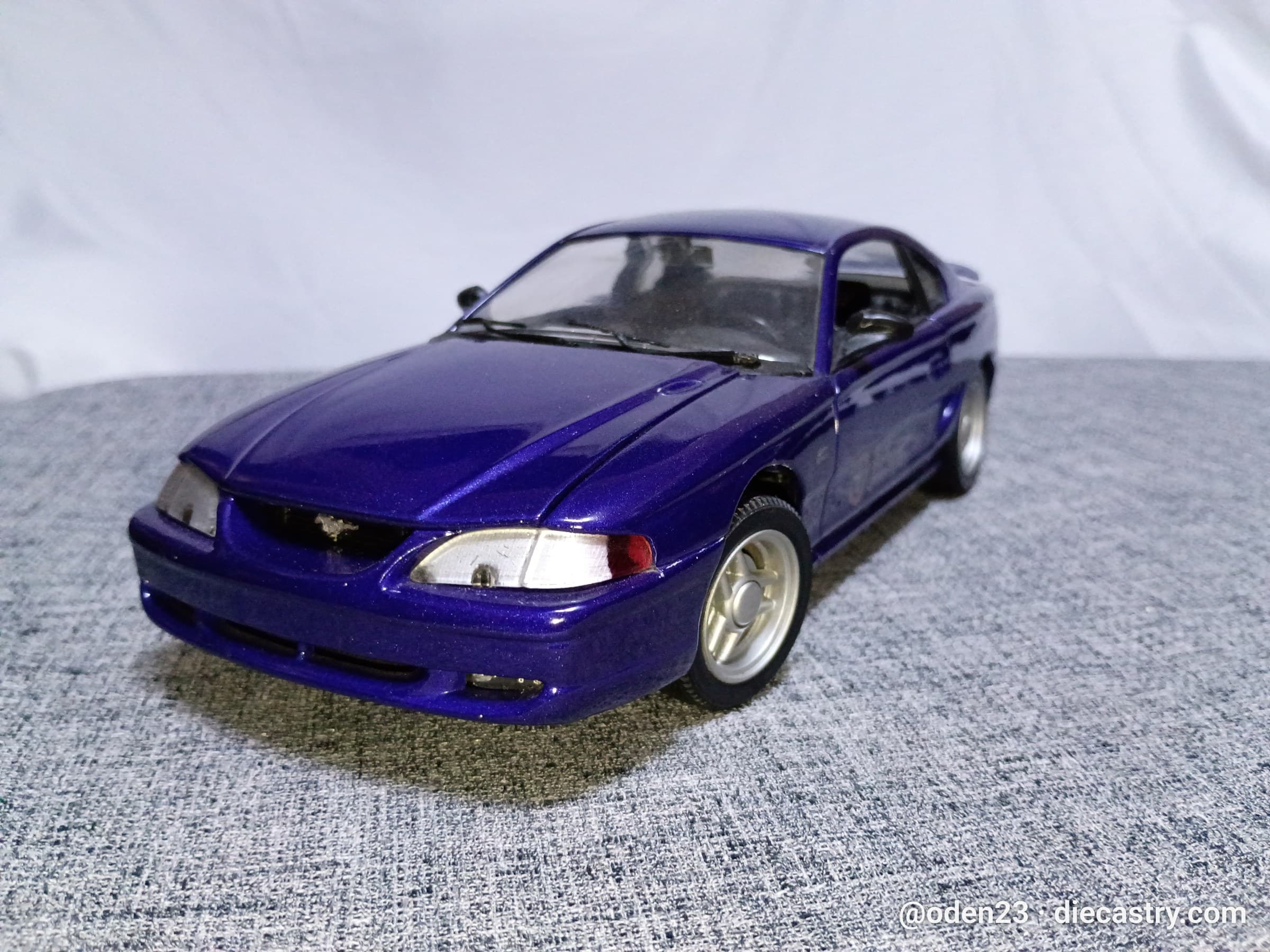 1994 Ford Mustang GT 1:18 scale diecast model by Universal Hobbies