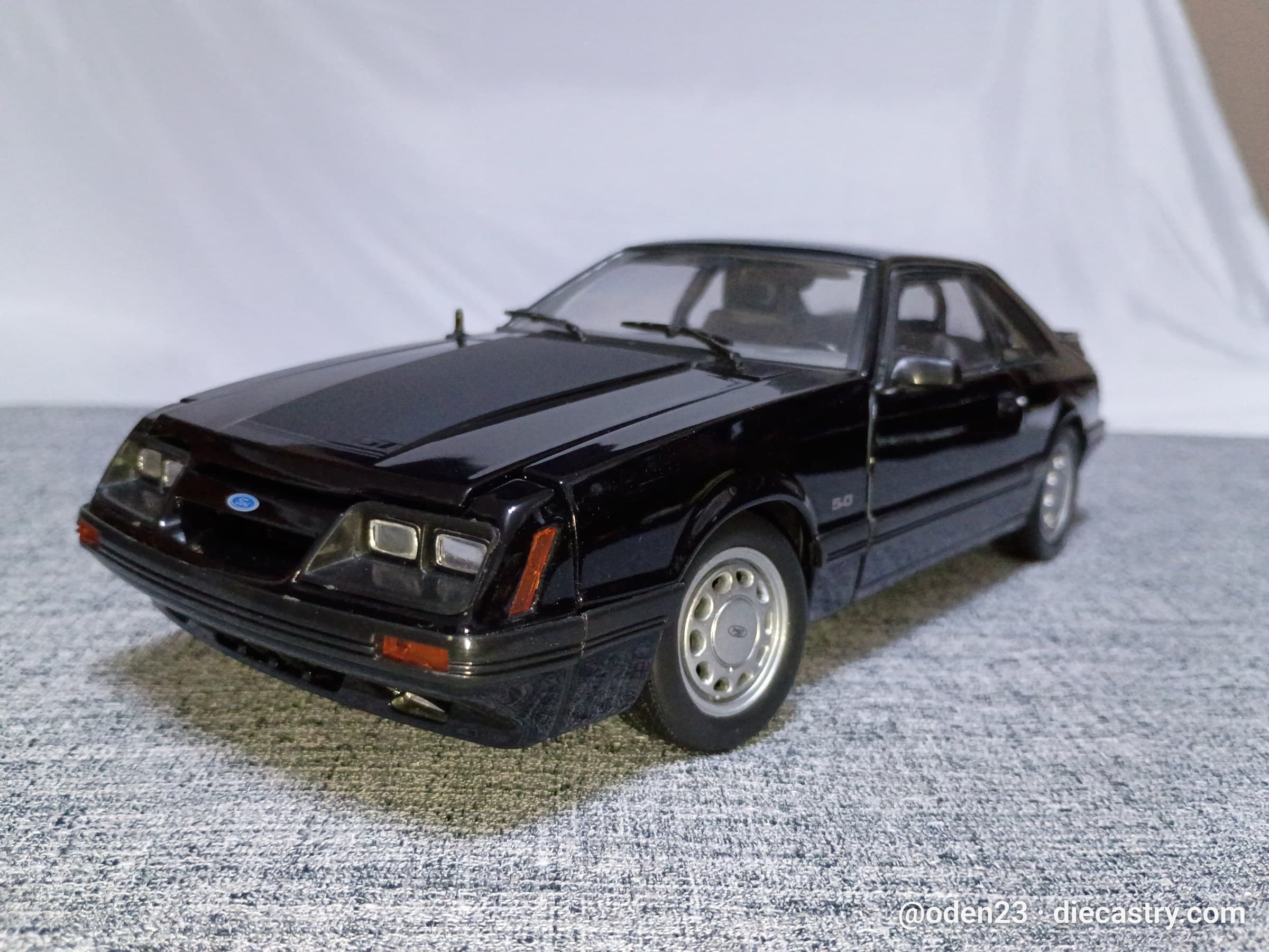 Ford Mustang GT 1:18 scale diecast model