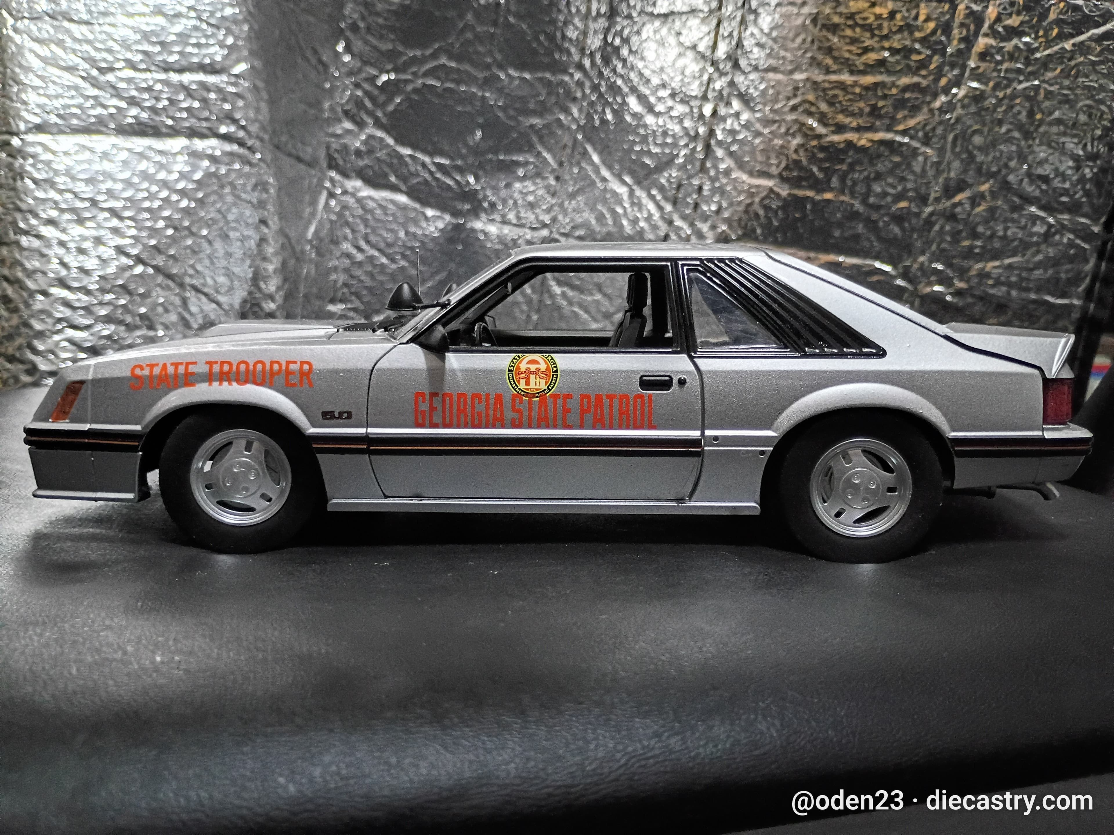Ford Mustang GT 1:18 scale diecast model