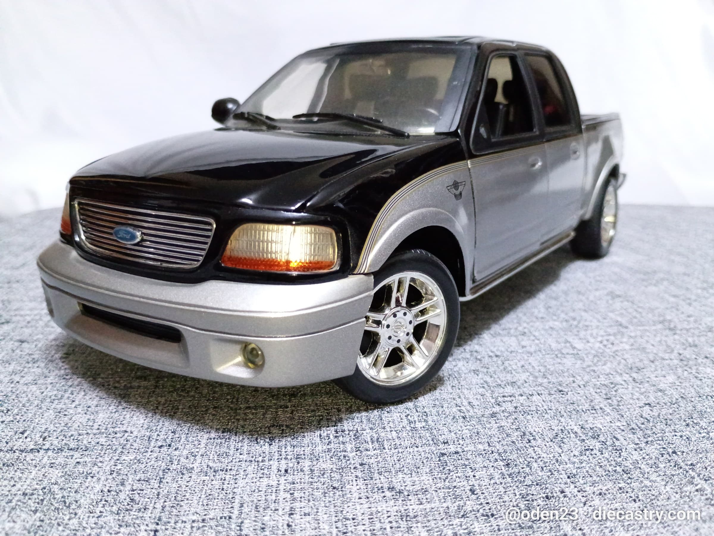 2003 Ford F-150 Harley Davidson edition 1:18 scale diecast model by Ertl in Black/Silver