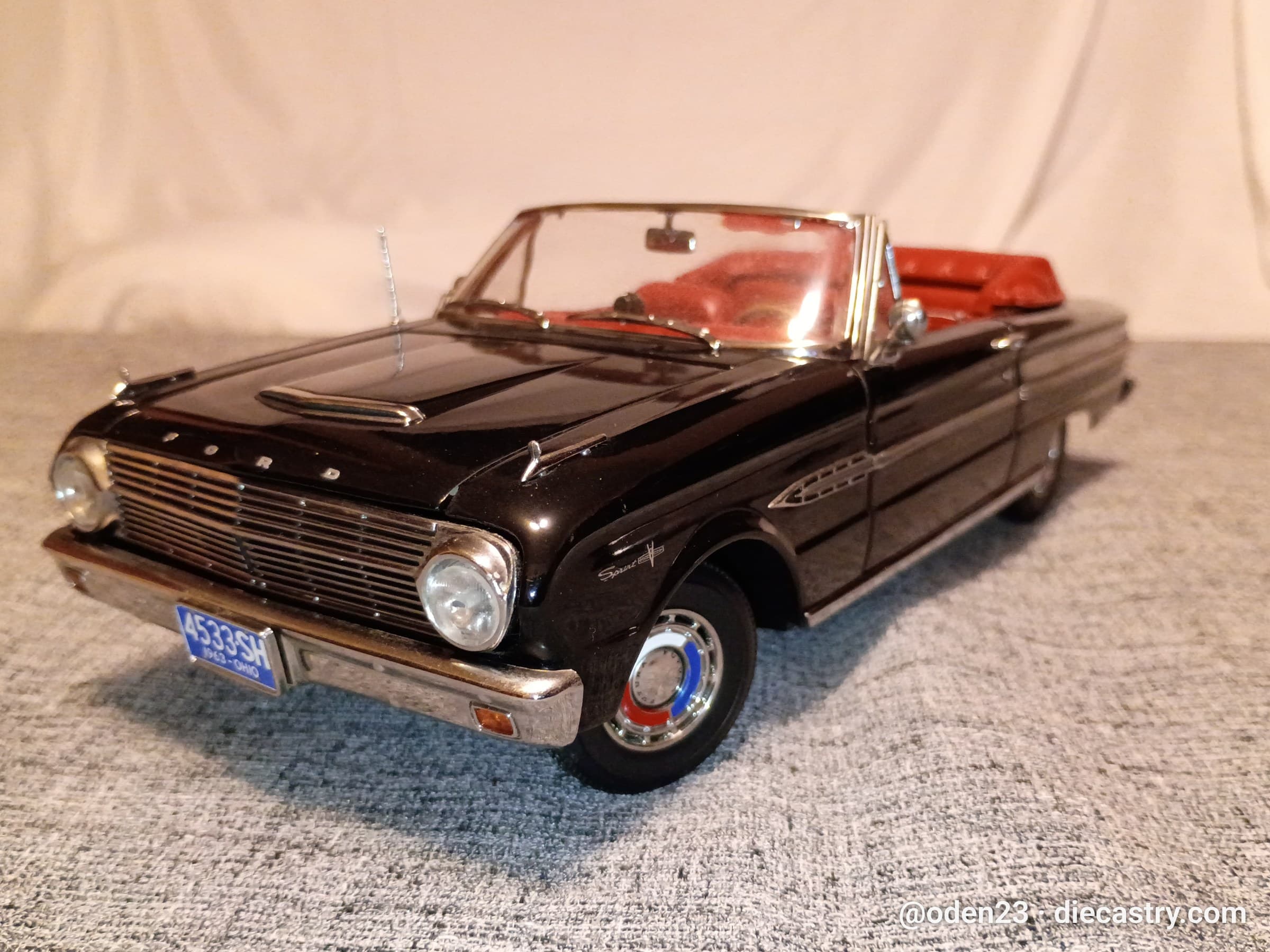 1963 Ford Falcon Sprint 1:18 scale diecast model by Sun Star