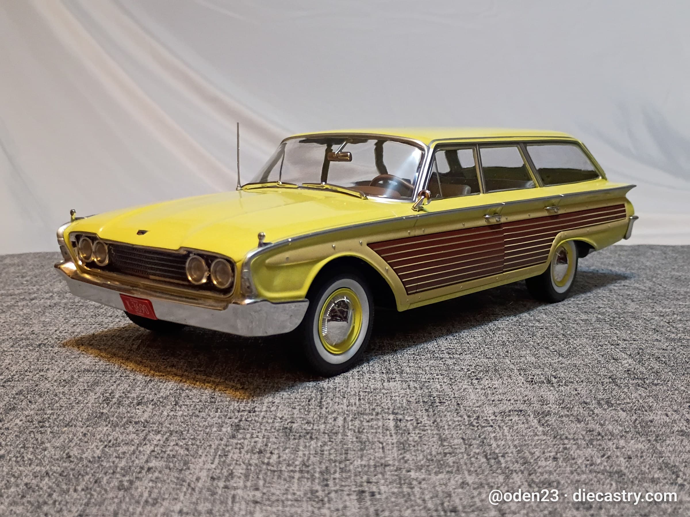 1960 Ford Country Squire 1:18 scale diecast model by Model Car Group