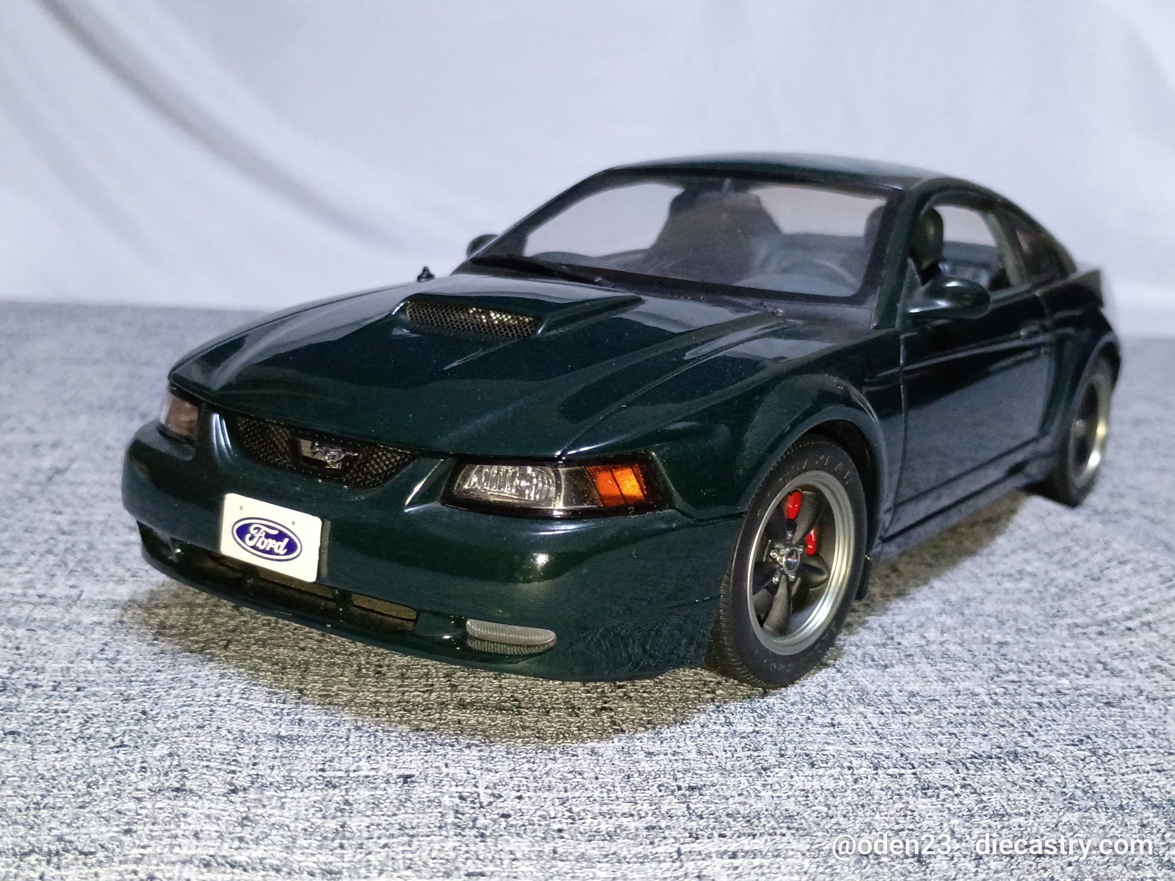 2001 Ford Mustang Bullit 1:18 scale diecast model by AUTOart in Highland Green