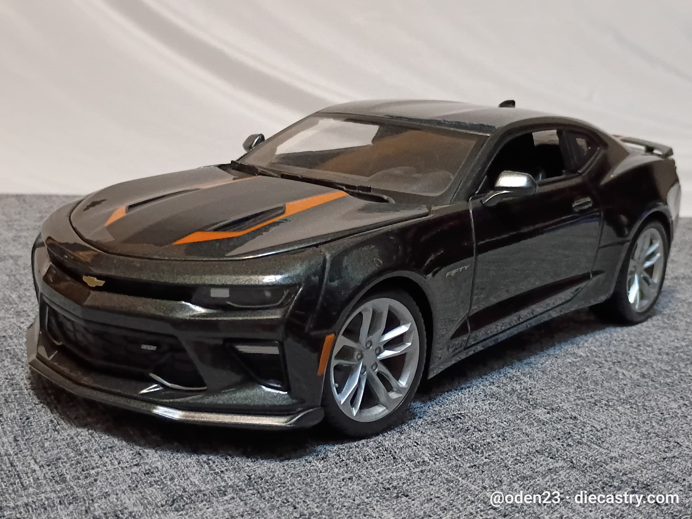 2017 Chevrolet Camaro SS 1:18 scale diecast model by Maisto in Nightfall Gray Metallic