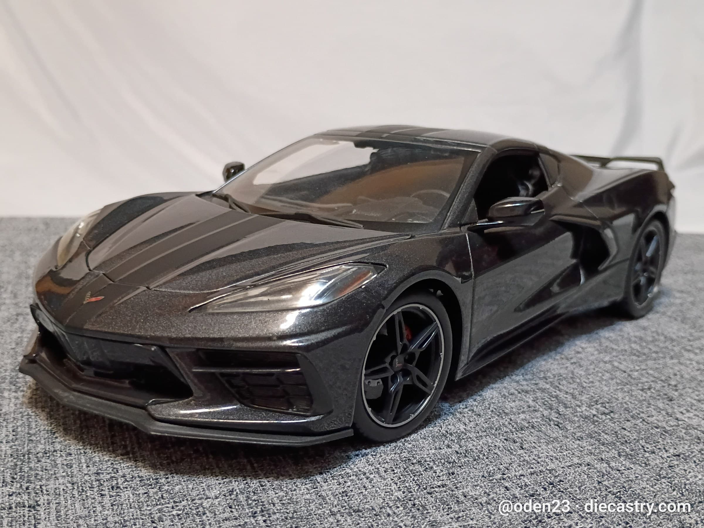 2020 Chevrolet Corvette 1:18 scale diecast model by Maisto in Shadow Gray