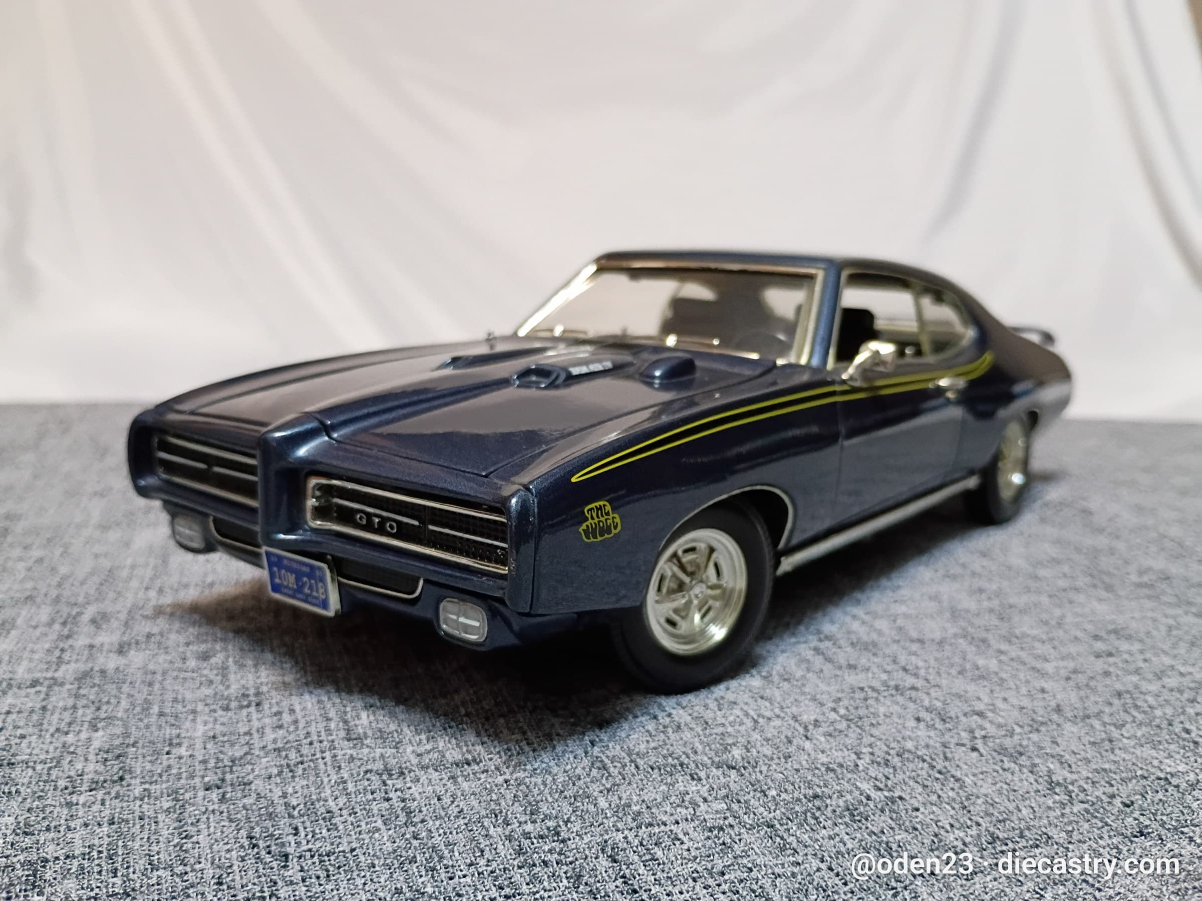 1969 Pontiac GTO 1:18 scale diecast model by MotorMax in Warwick Blue