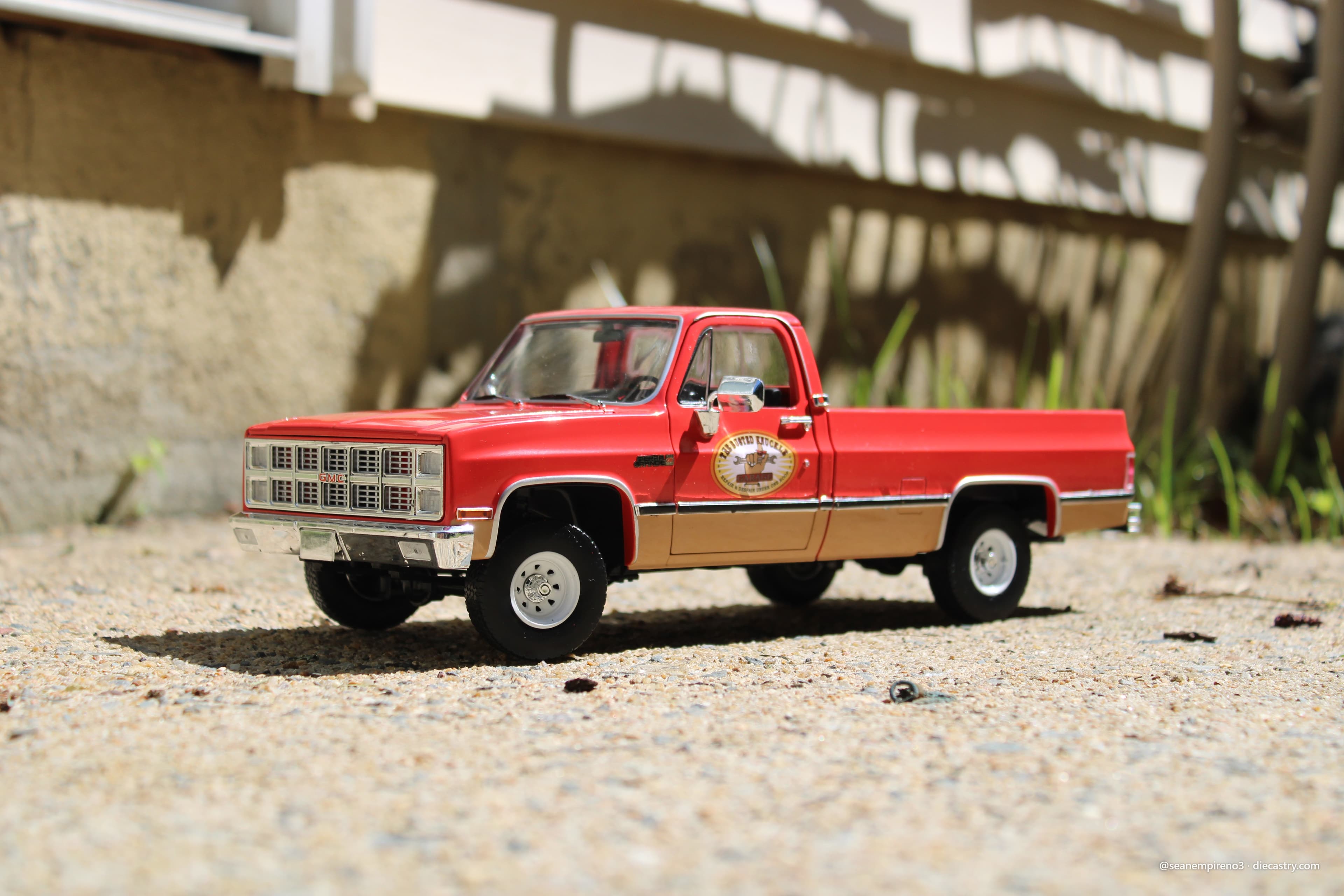 GMC K-2500 Sierra 1:18 scale diecast model