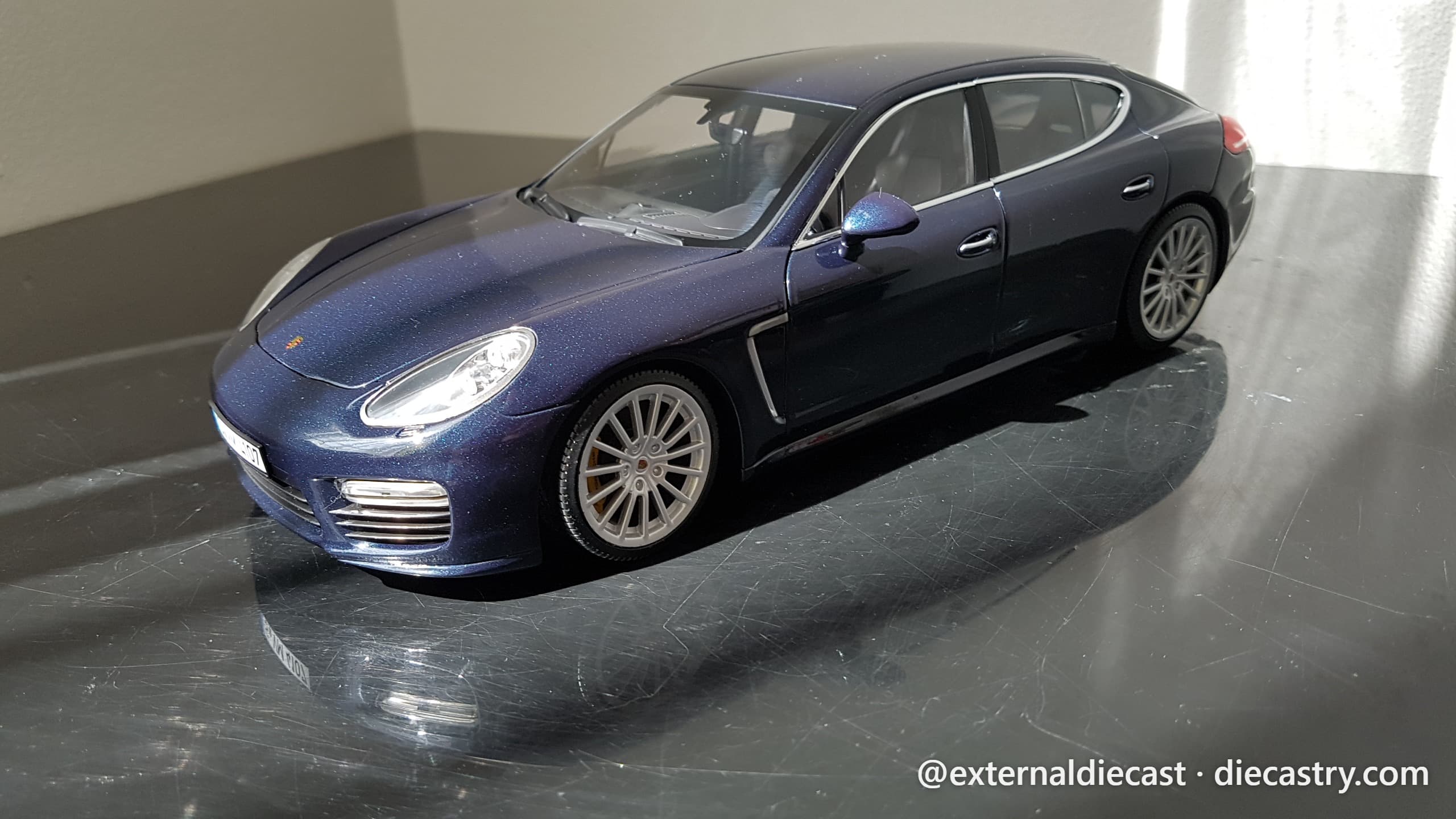 Porsche Panamera Turbo A 2014 1:18 scale diecast by Minichamps