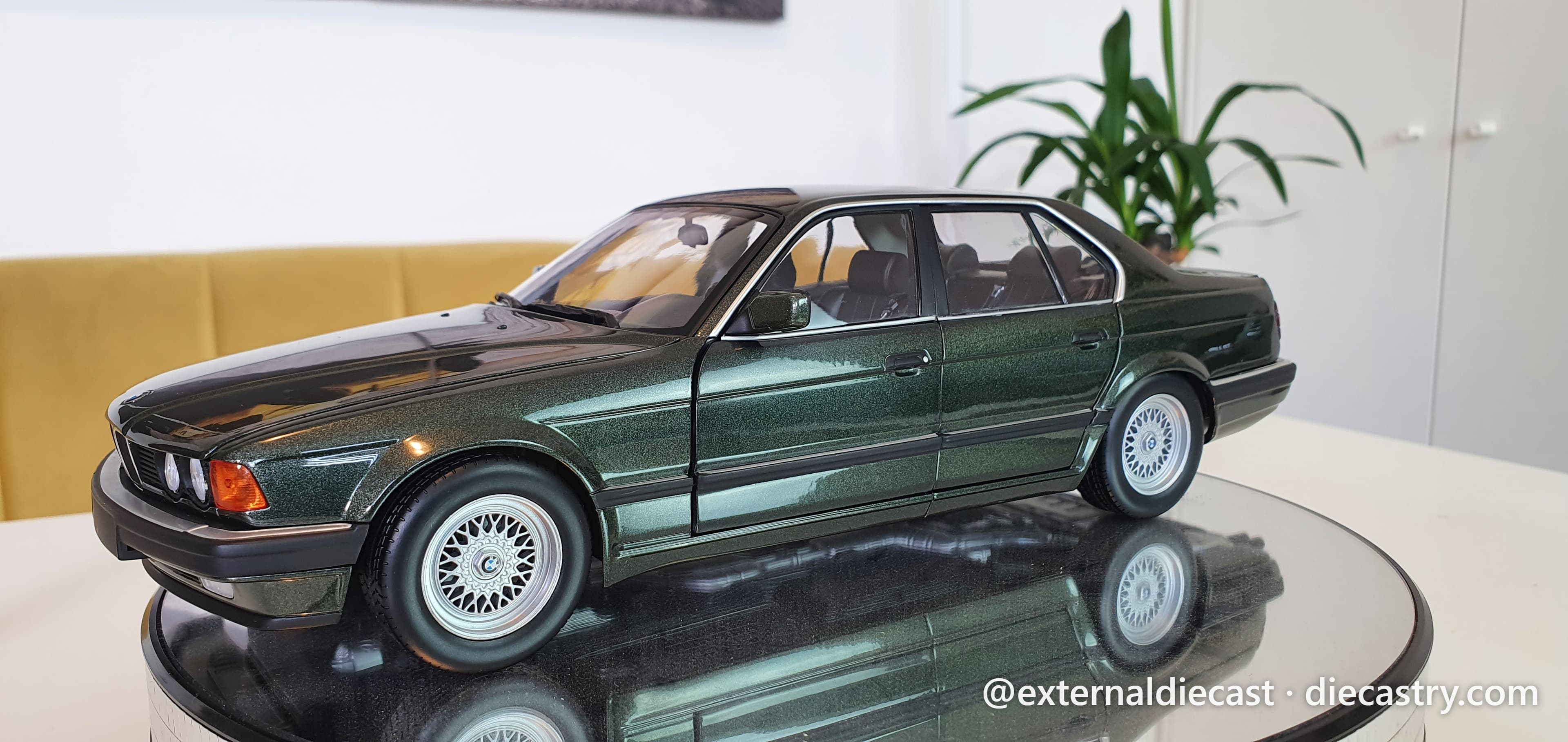 BMW 730i (E32) 1:18 scale diecast model