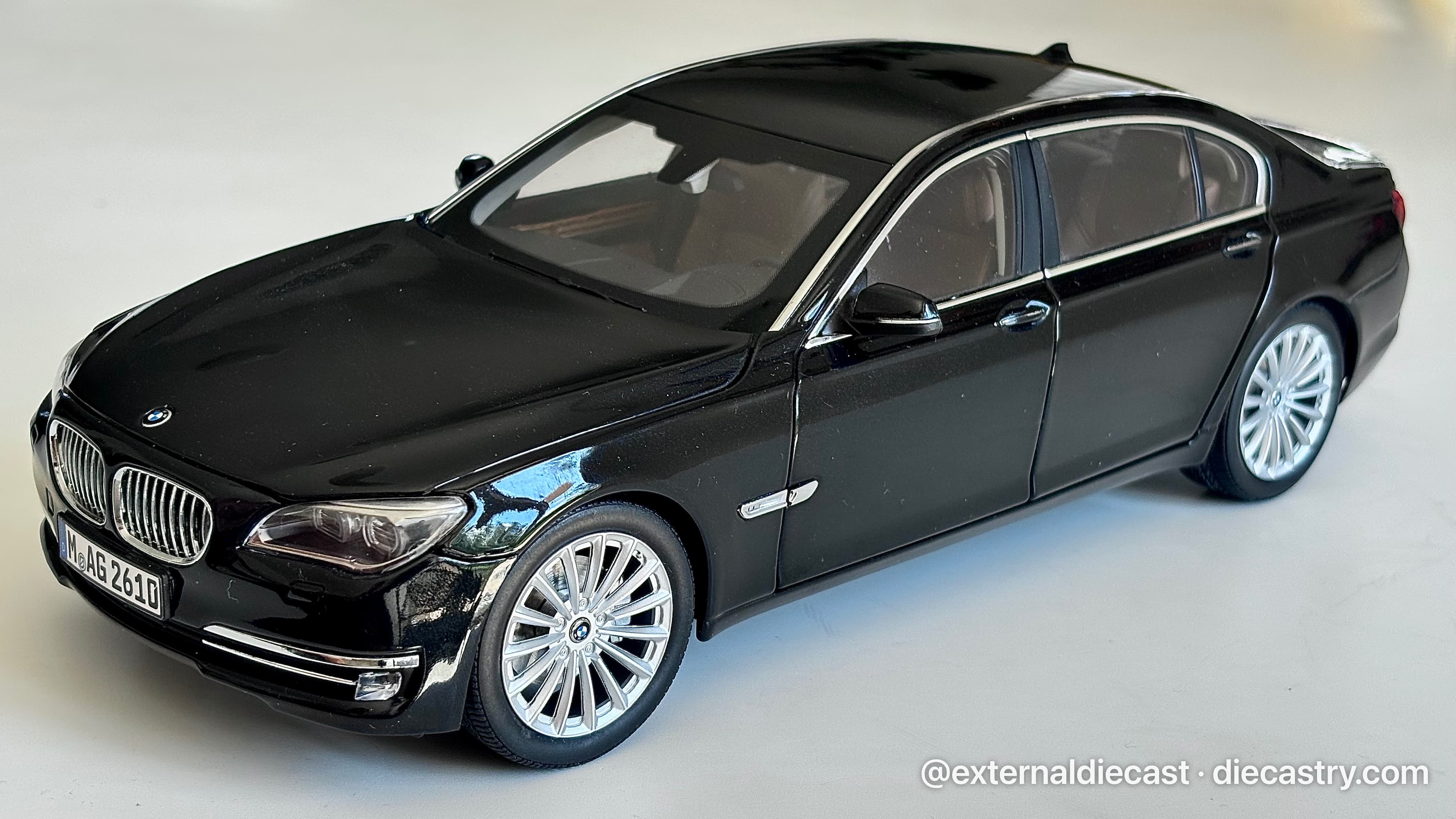 BMW 750Li F02 2013 1:18 scale diecast by Kyosho