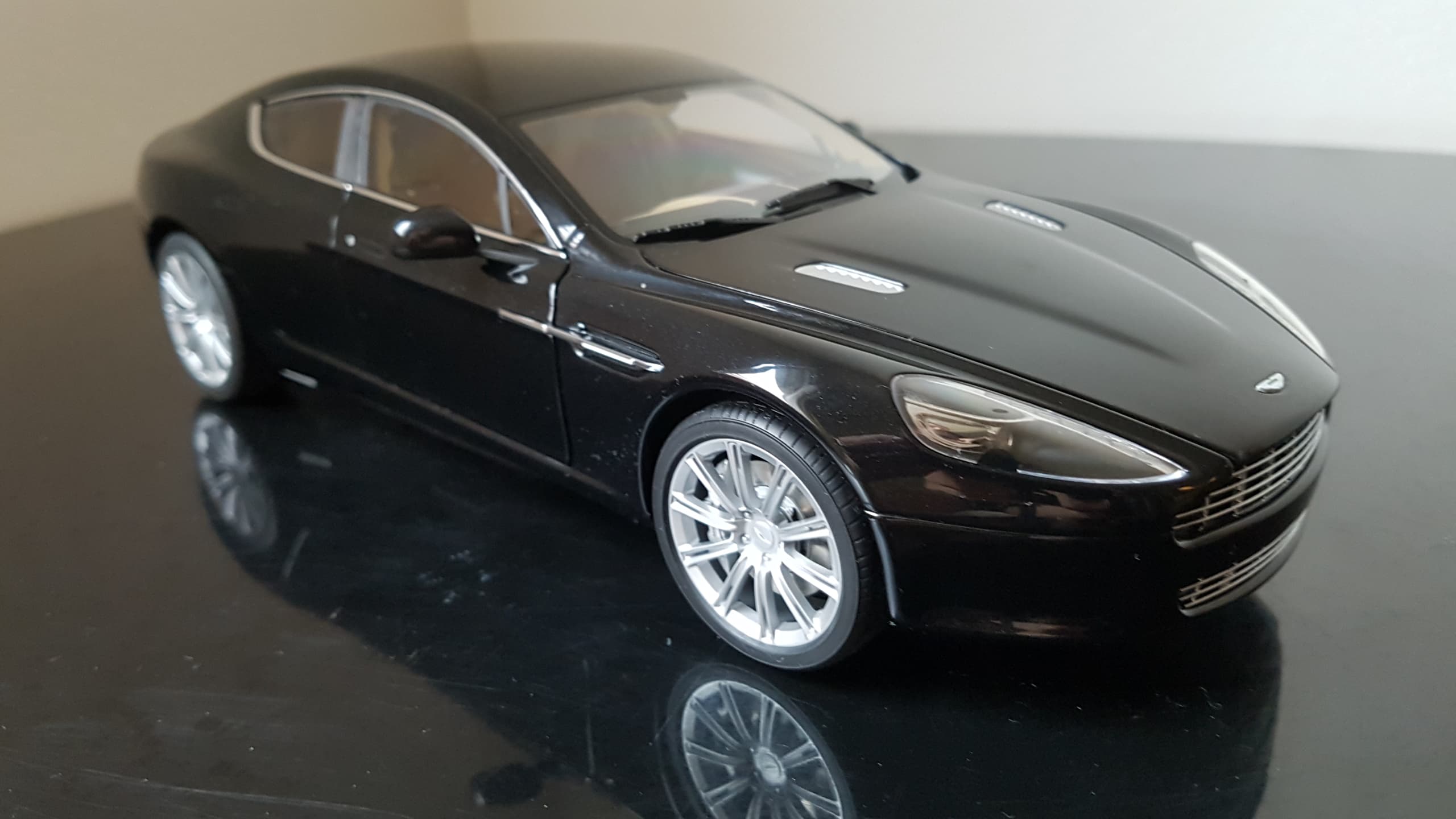 Aston Martin Rapide 1:18 scale diecast model