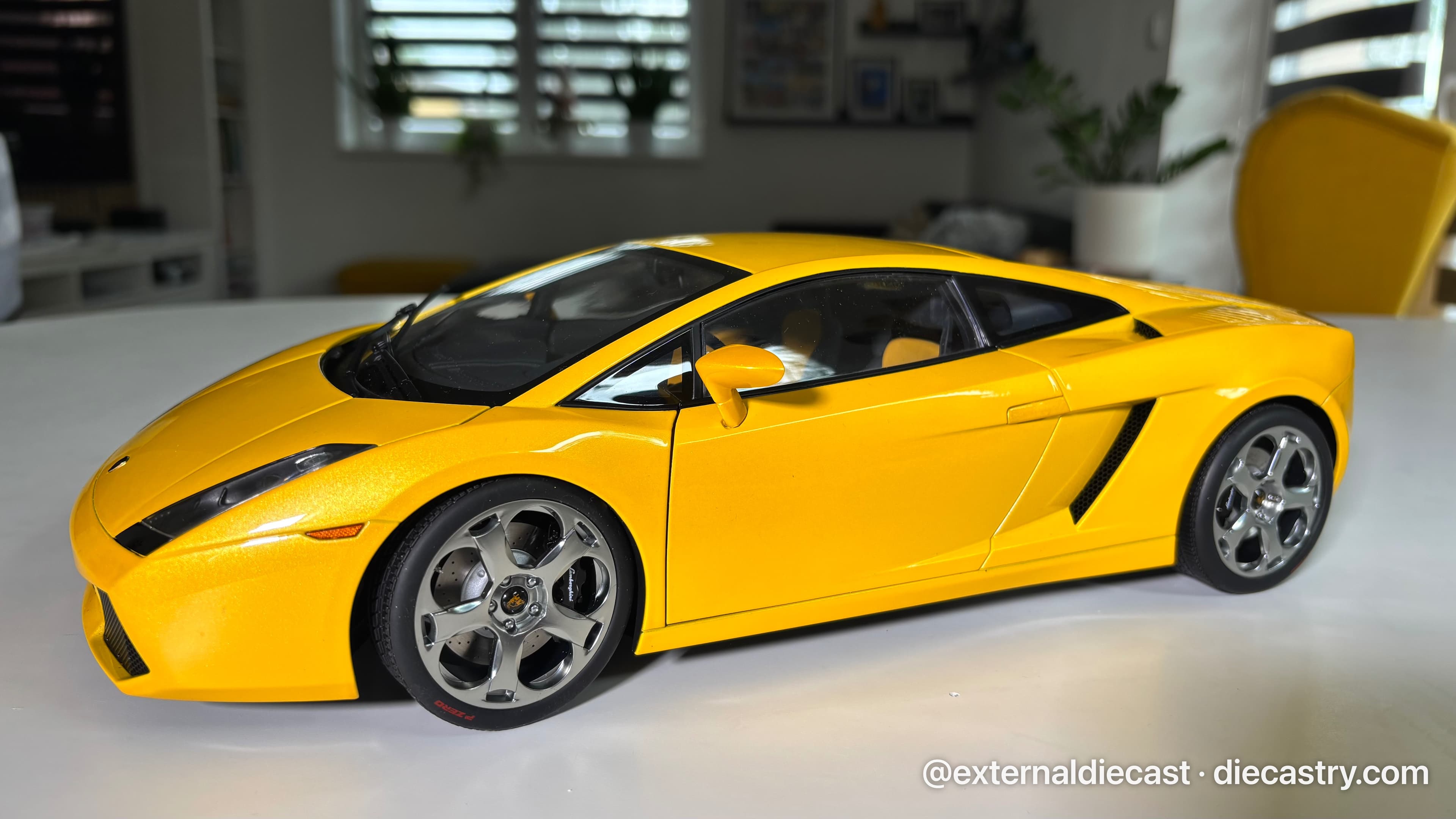 Lamborghini Gallardo 2003 1:12 scale diecast by AUTOart