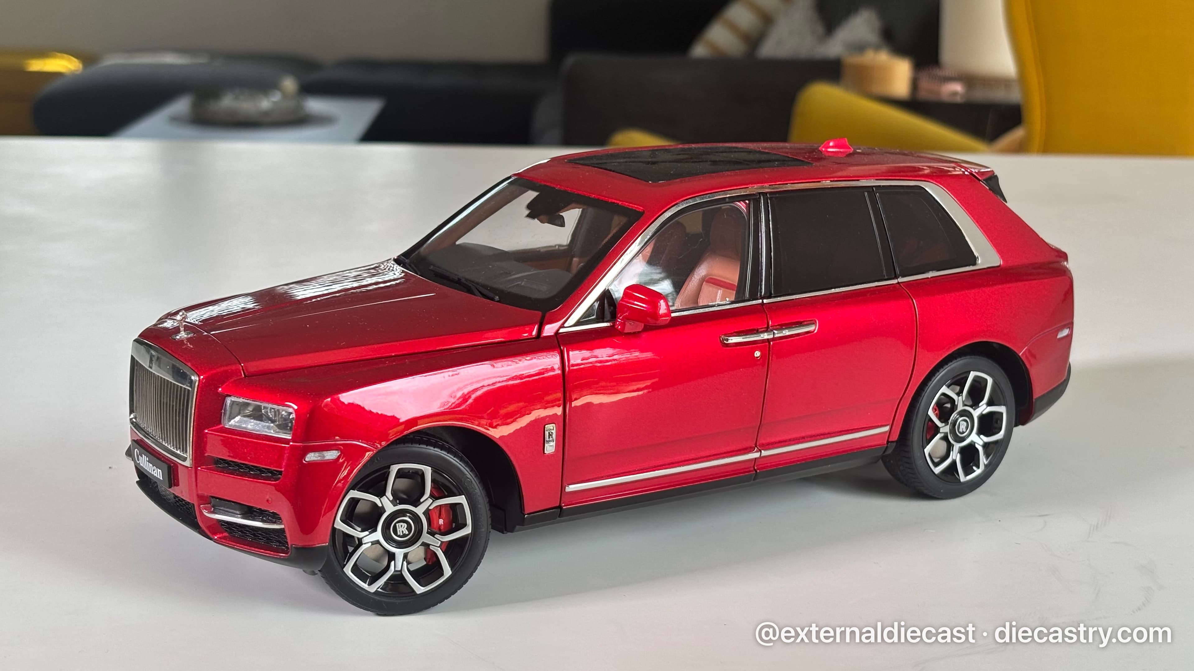 Rolls-Royce Cullinan 1:18 scale diecast model
