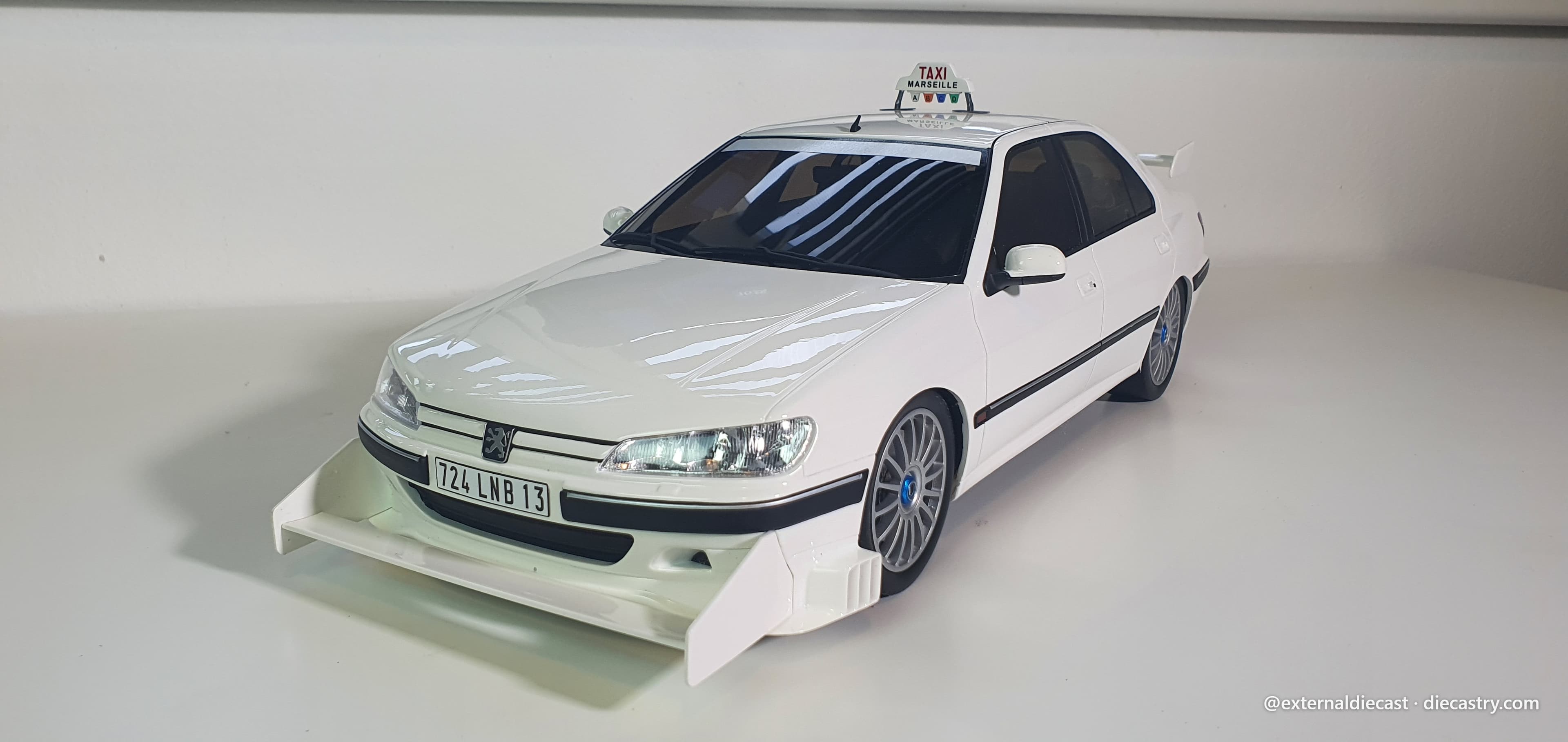 Peugeot 406 Taxi 1:12 scale diecast model