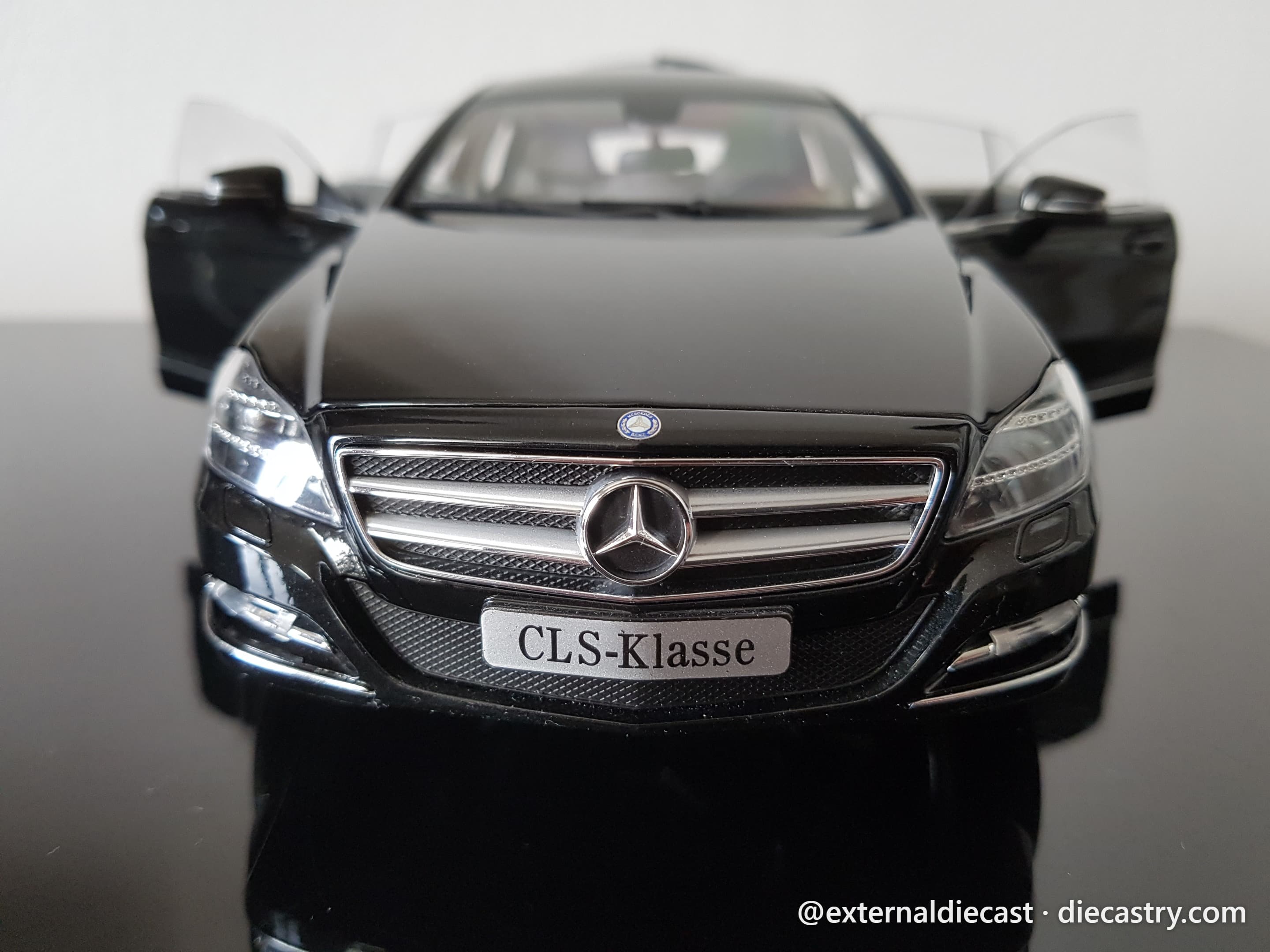 Mercedes-Benz CLS Shooting Brake X218 2012 1:18 scale diecast by Norev