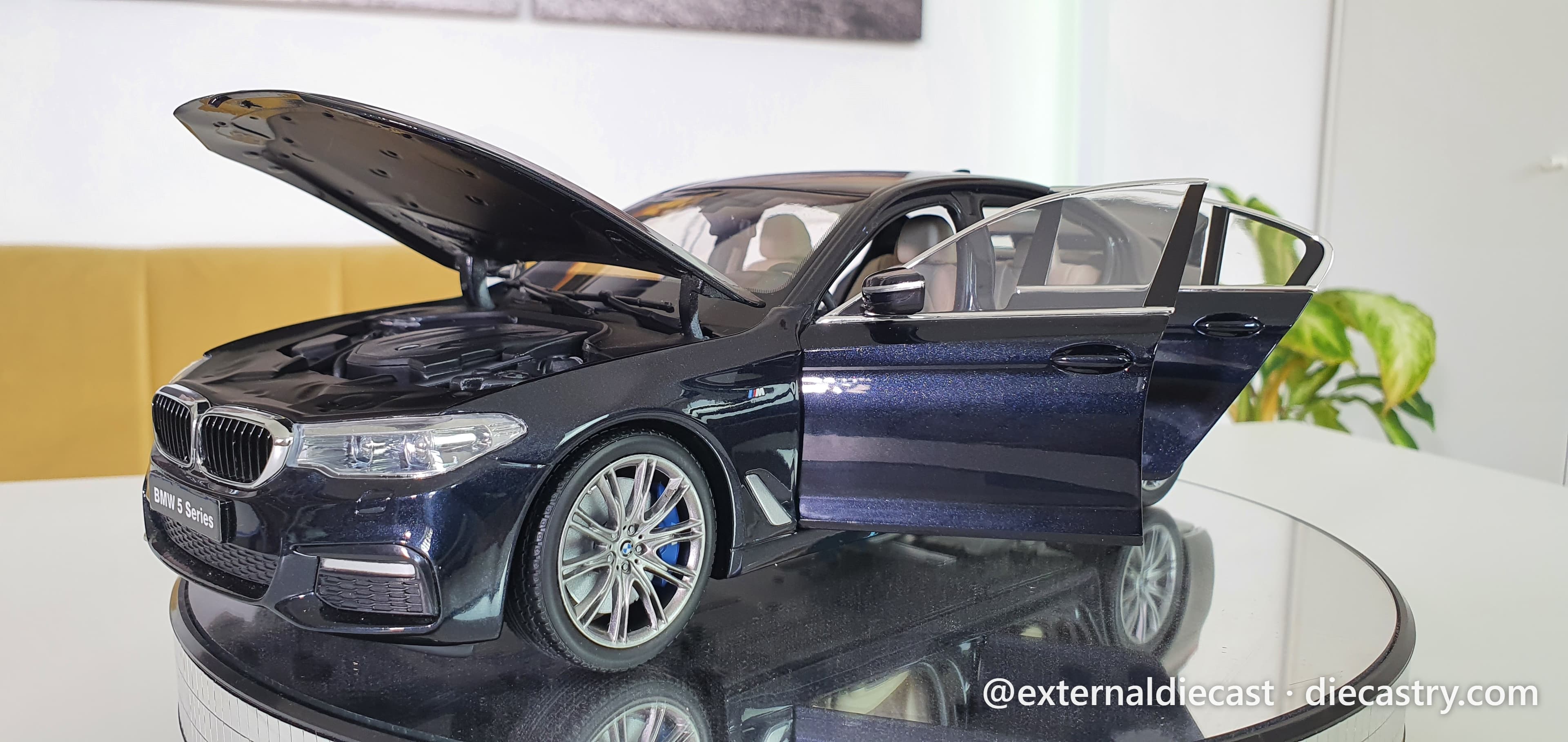 BMW 5 Series G30 2017 1:18 scale diecast by Kyosho
