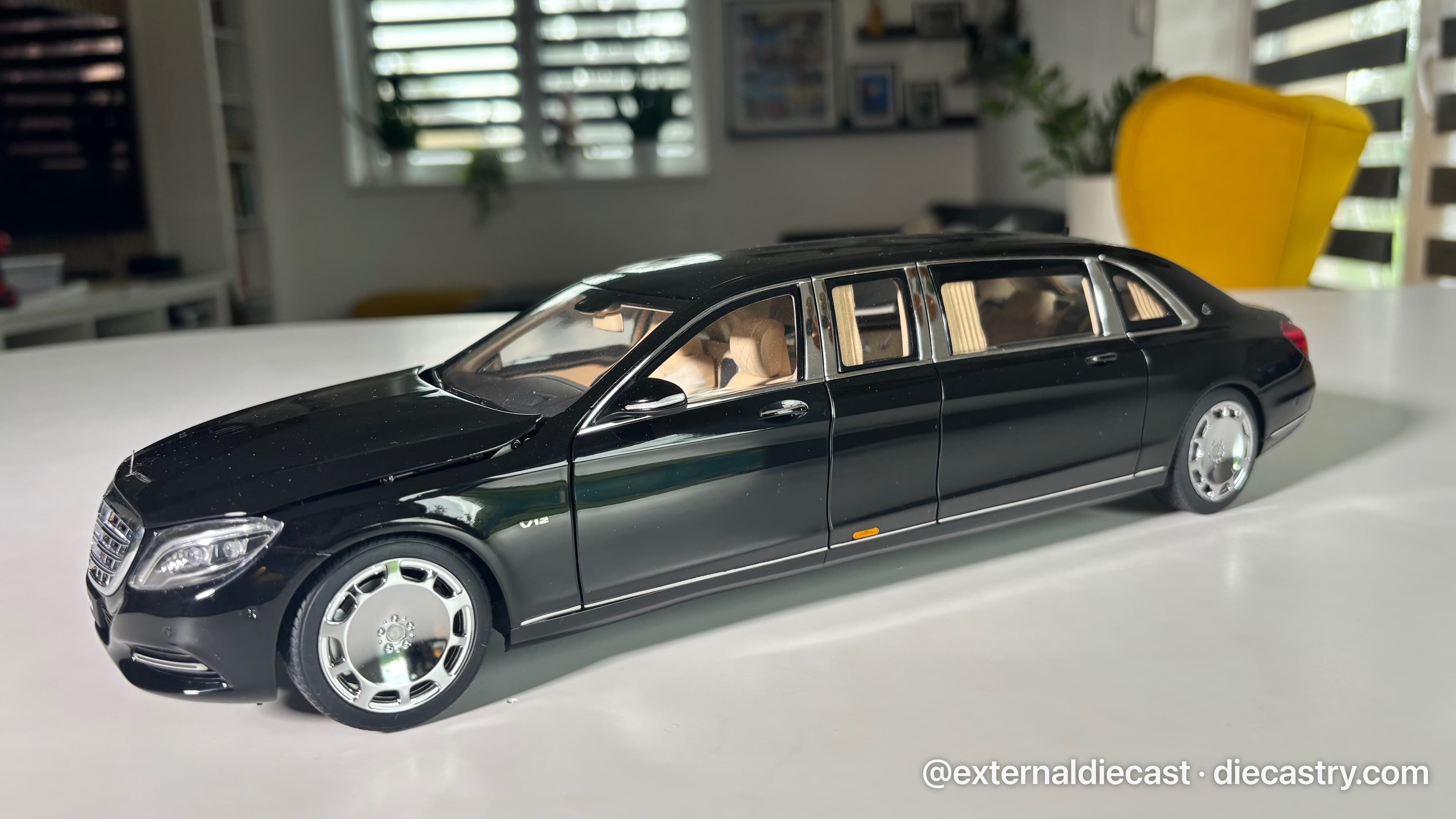 Mercedes-Benz Maybach 600 Pullman 1:18 scale diecast model