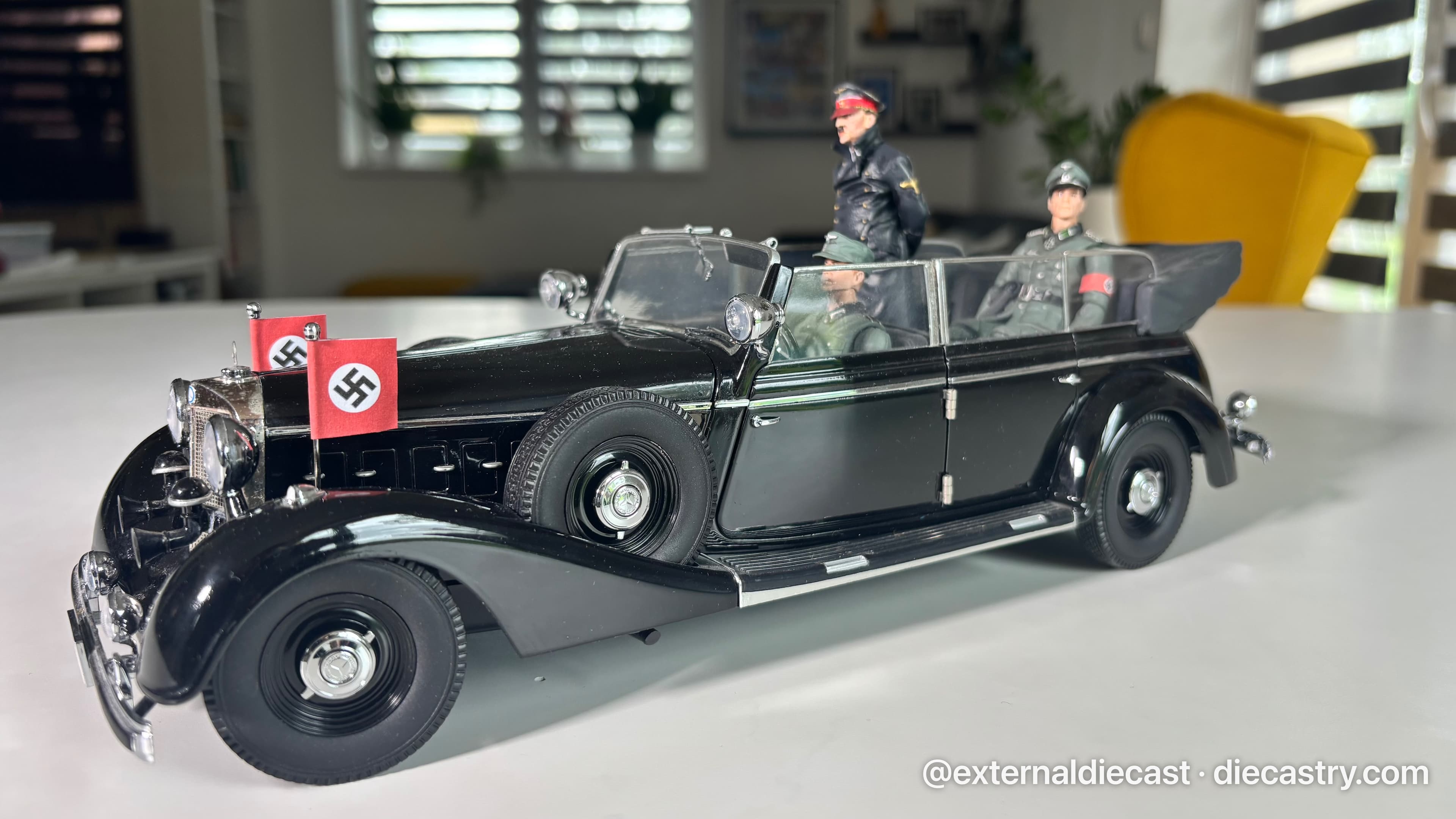 1939 Mercedes-Benz 770K Cabriolet 1:18 scale diecast model by Signature models