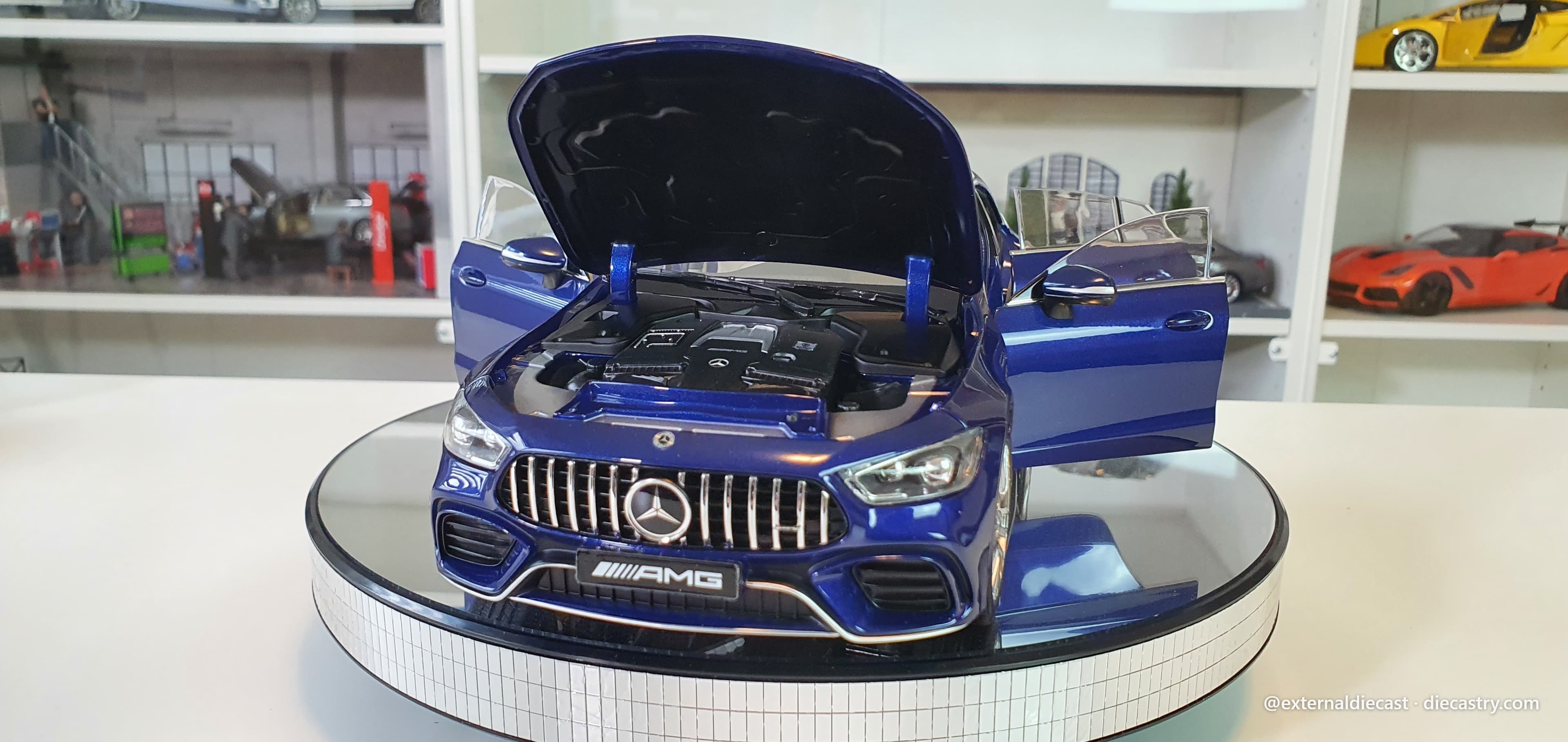Mercedes-Benz AMG GT 63 S V8 4MATIC COUPE (X290) 1:18 scale diecast model