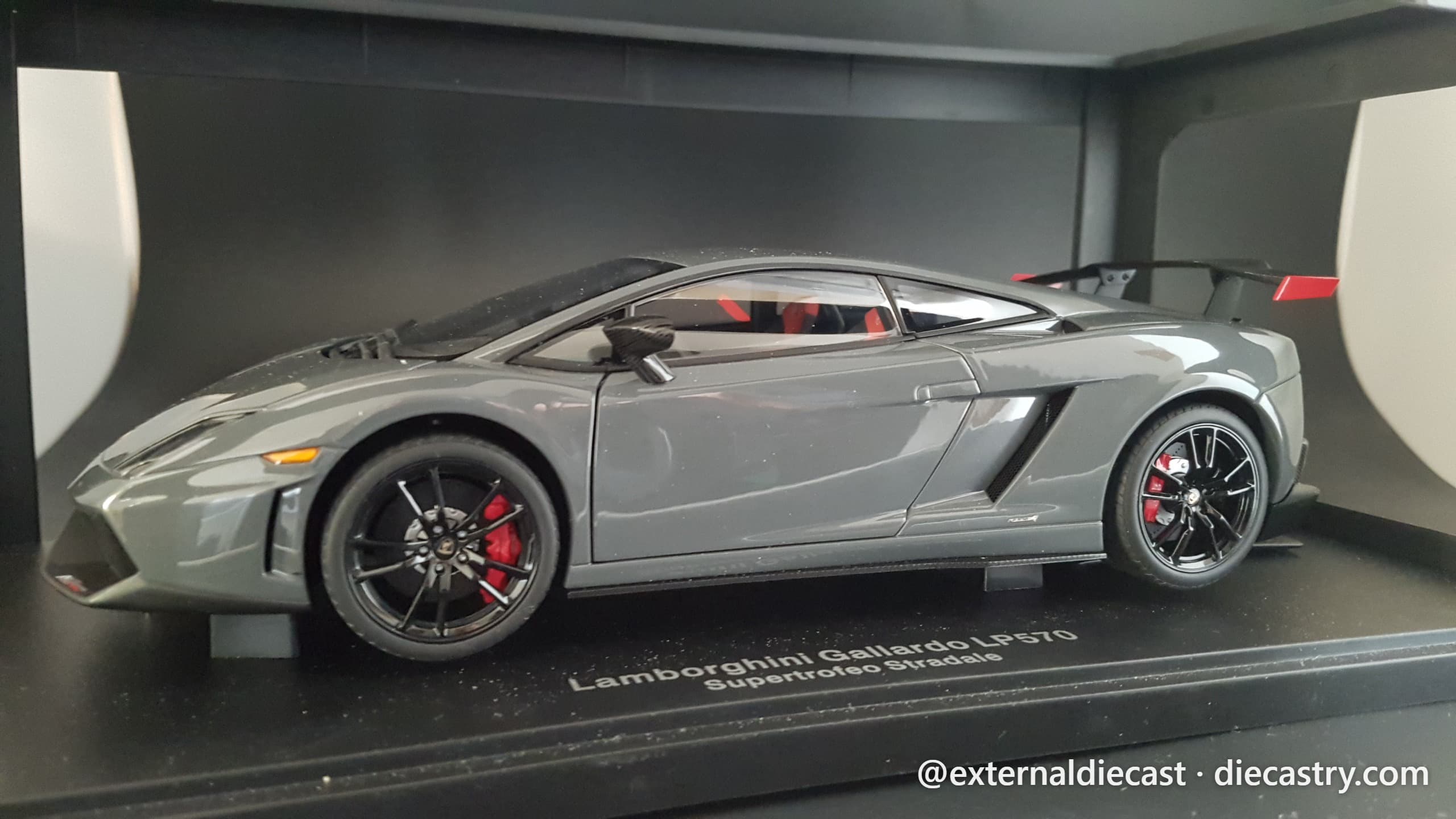 Lamborghini Gallardo LP570 Supertrofeo Stradale 1:18 scale diecast model
