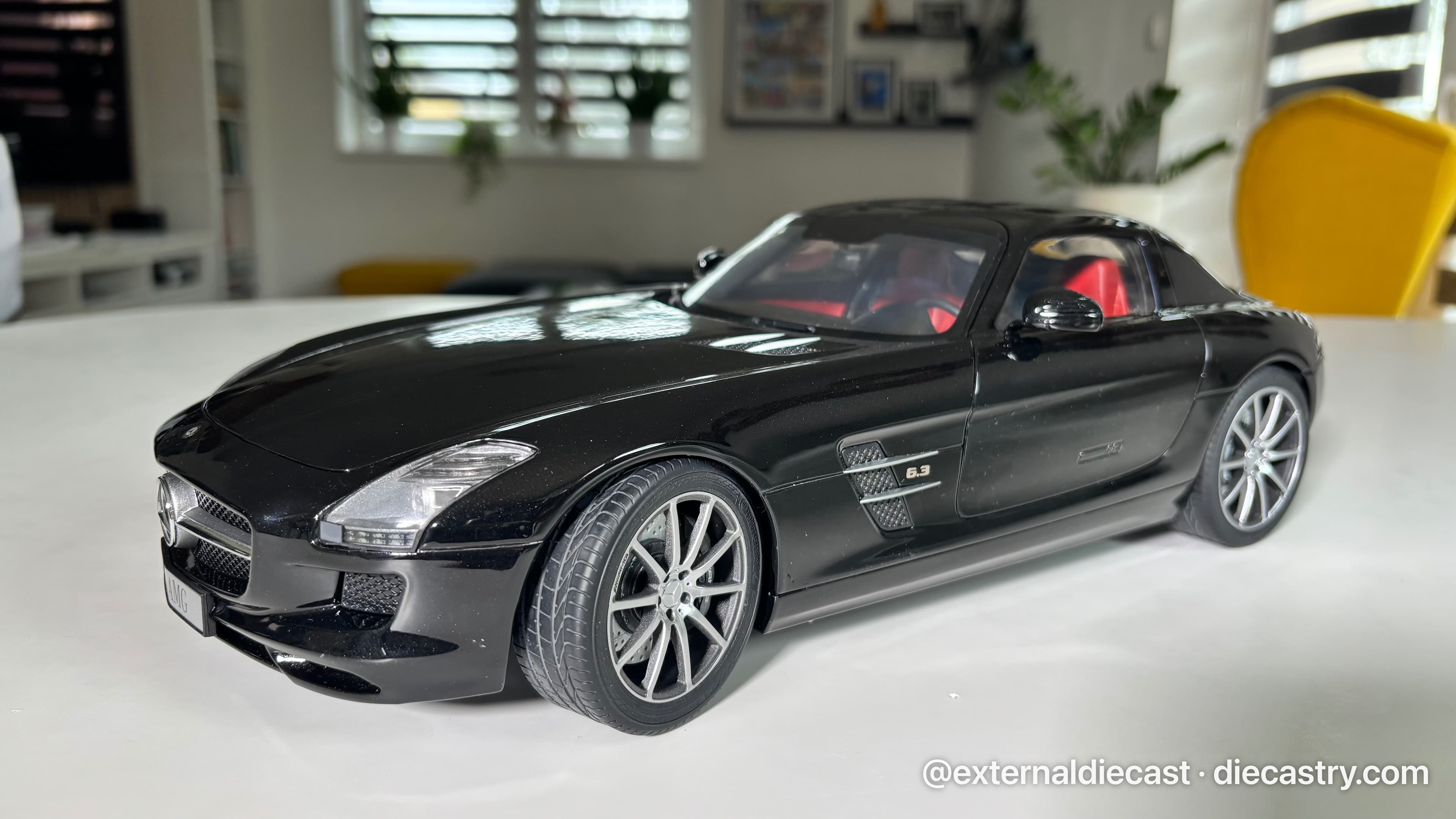 Mercedes-Benz SLS AMG Coupe 1:12 scale diecast by Premium ClassiXXs