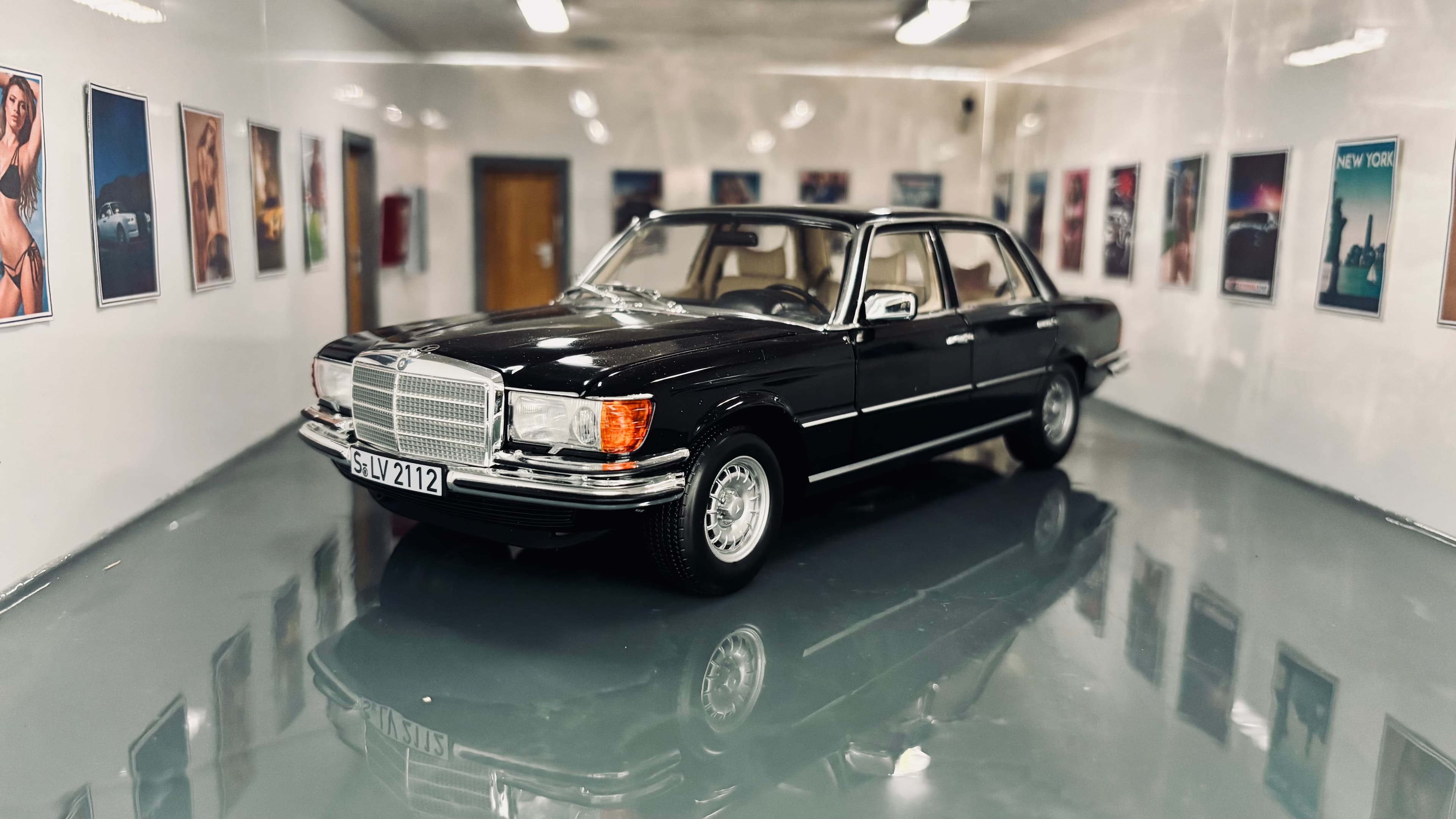 Mercedes-Benz 450 SEL 1:18 scale diecast model