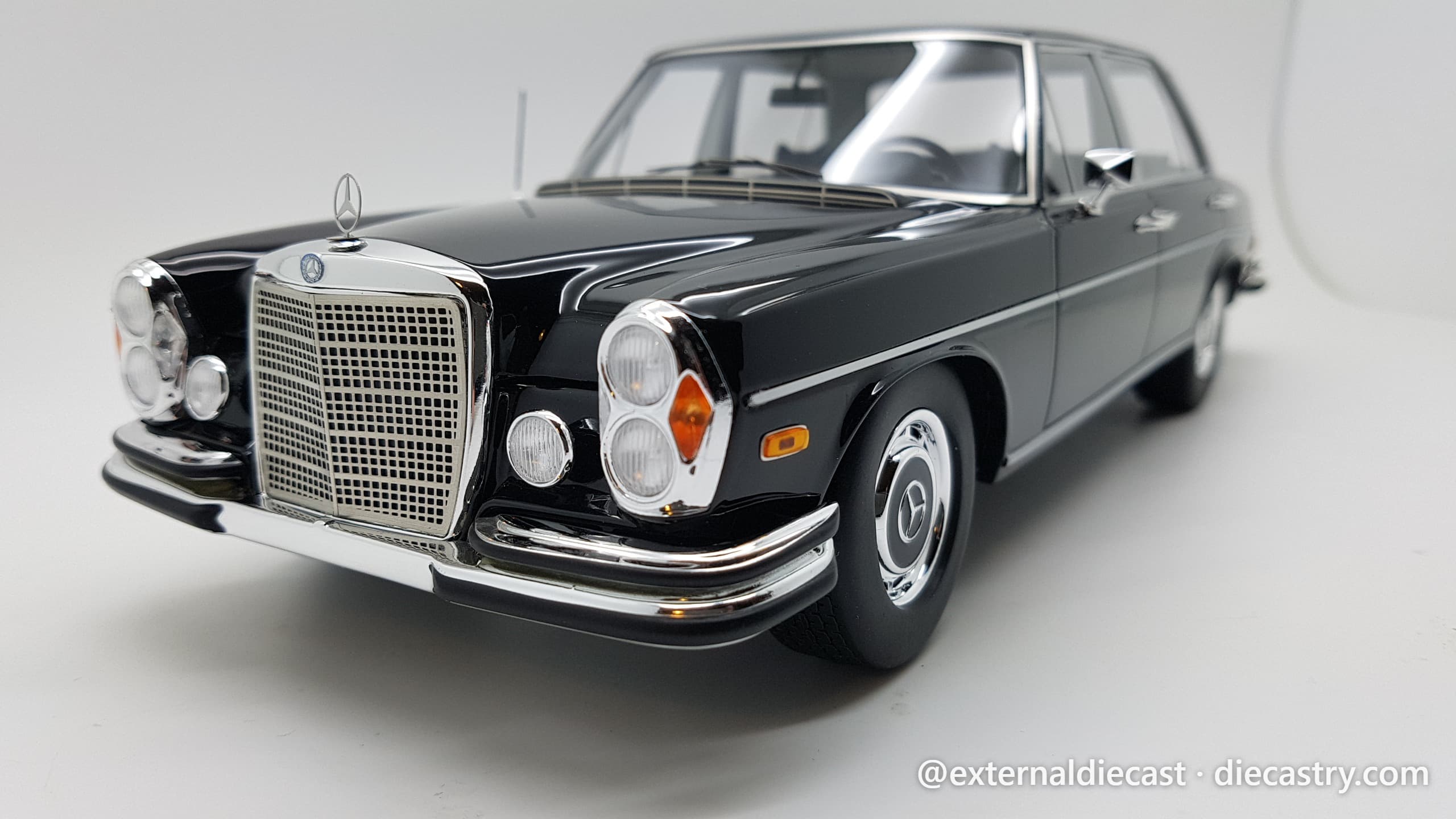 Mercedes-Benz 300 SEL 6.3 1972 1:18 scale diecast by Tecnomodel
