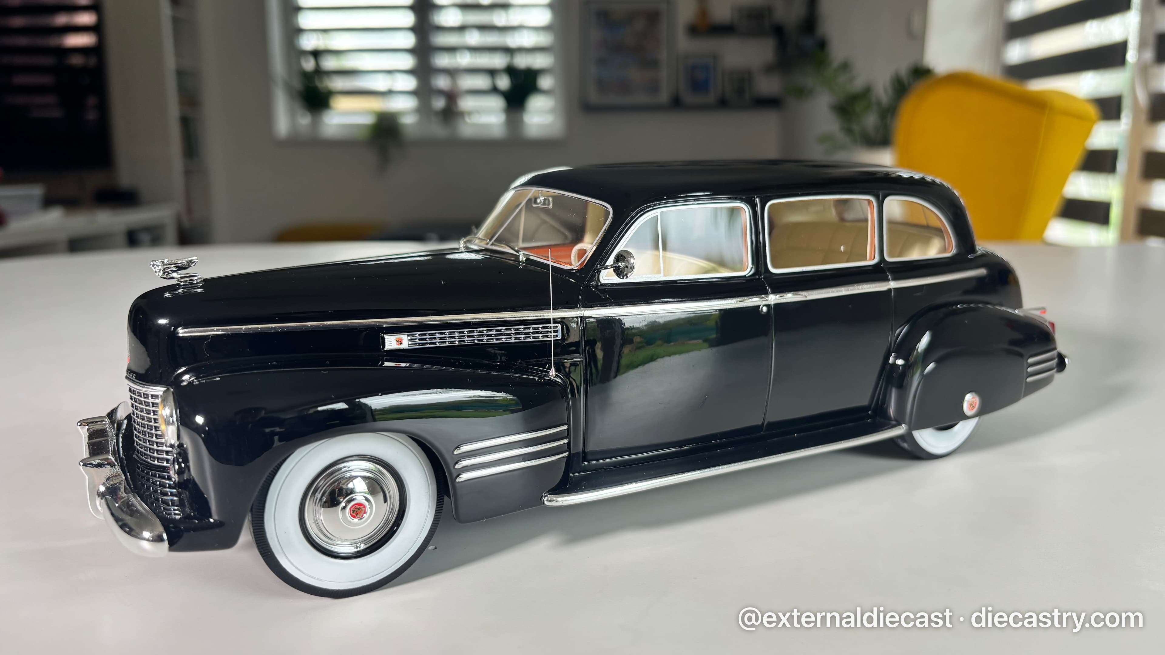 Cadillac Fleetwood 75 Touring Sedan 1941 1:18 scale diecast by BoS Models