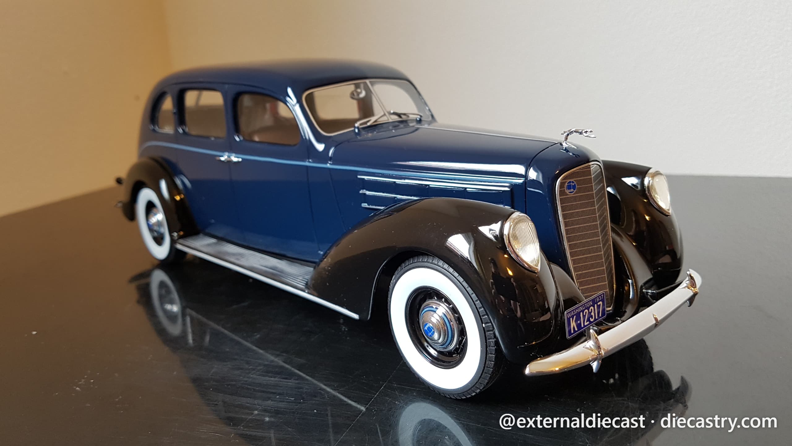 Lincoln V-12 Model K limousine 1937 1:18 scale diecast by BoS Models