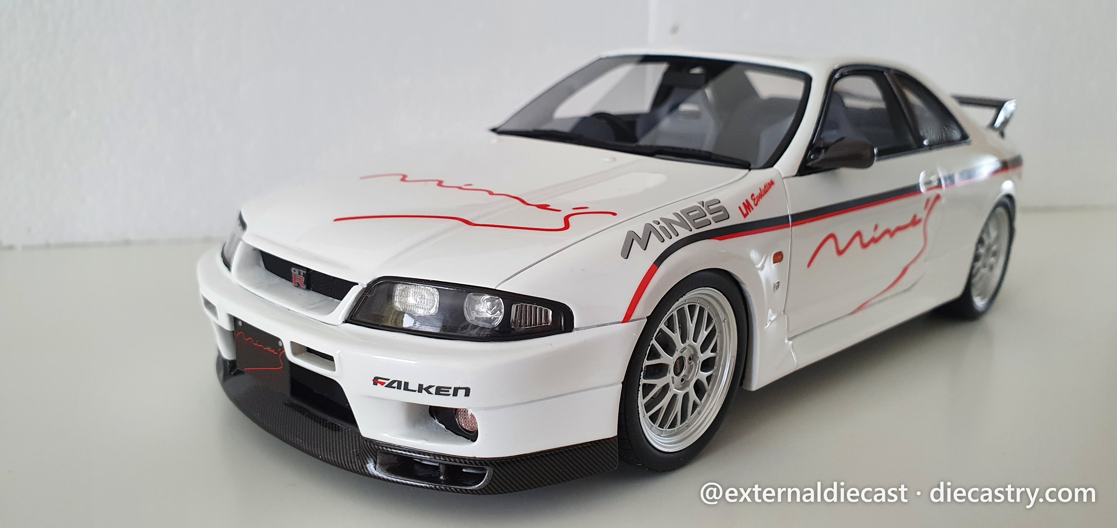 Nissan Skyline GT-R (R33) Mine's 1:18 scale diecast model