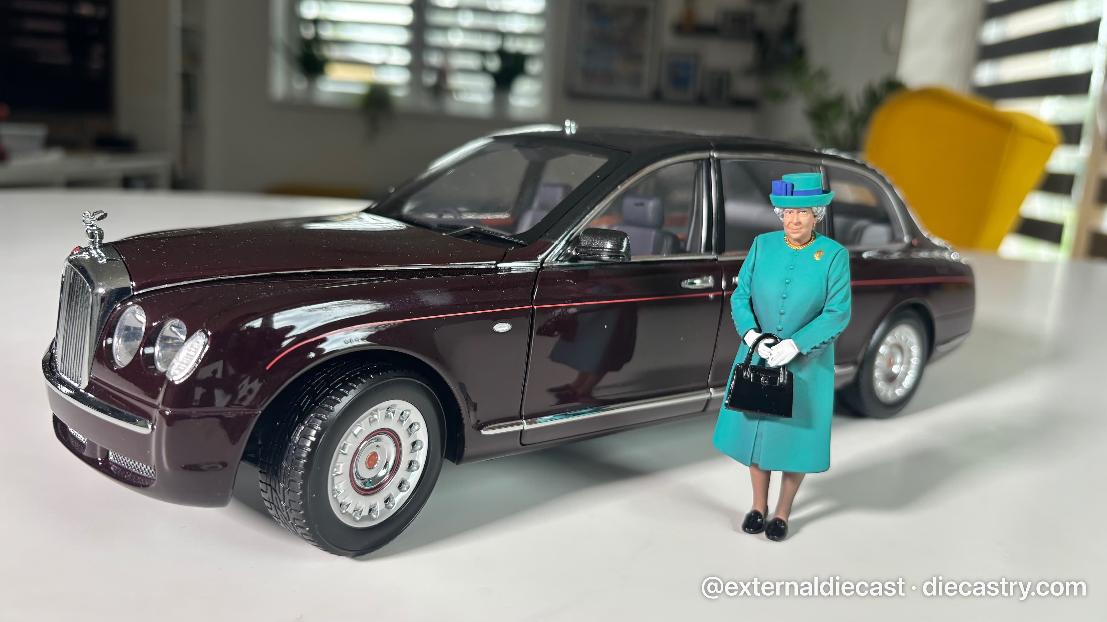 Bentley State Limousine 1:18 scale diecast model