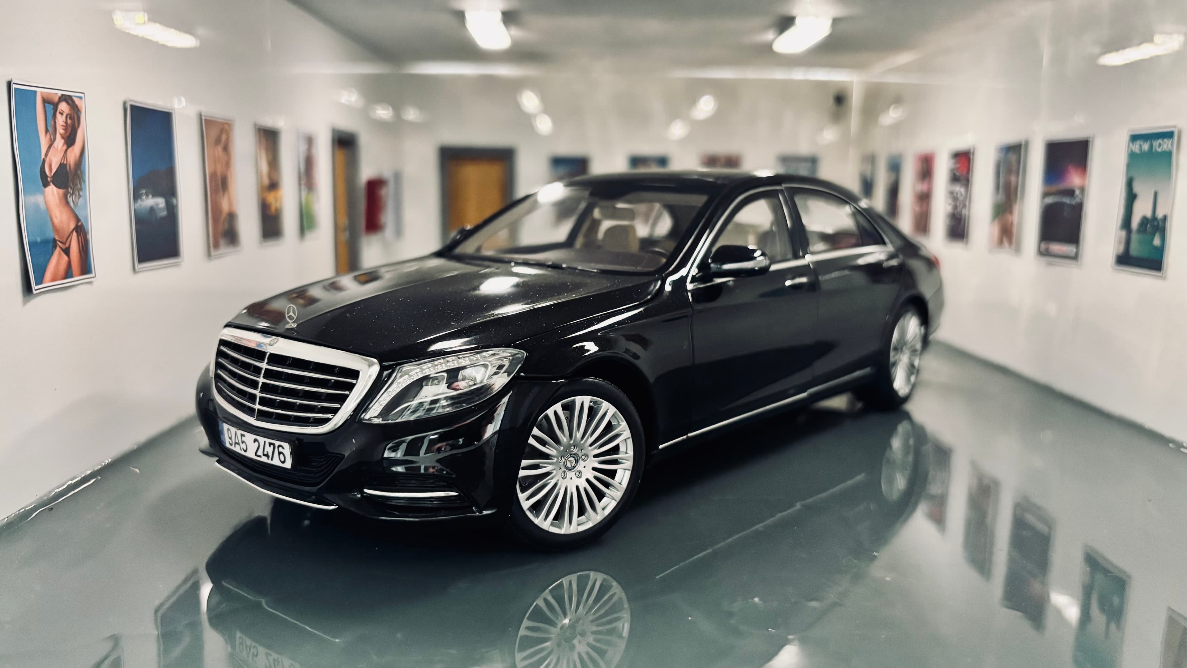 Mercedes-Benz S-Class W222 1:18 scale diecast model