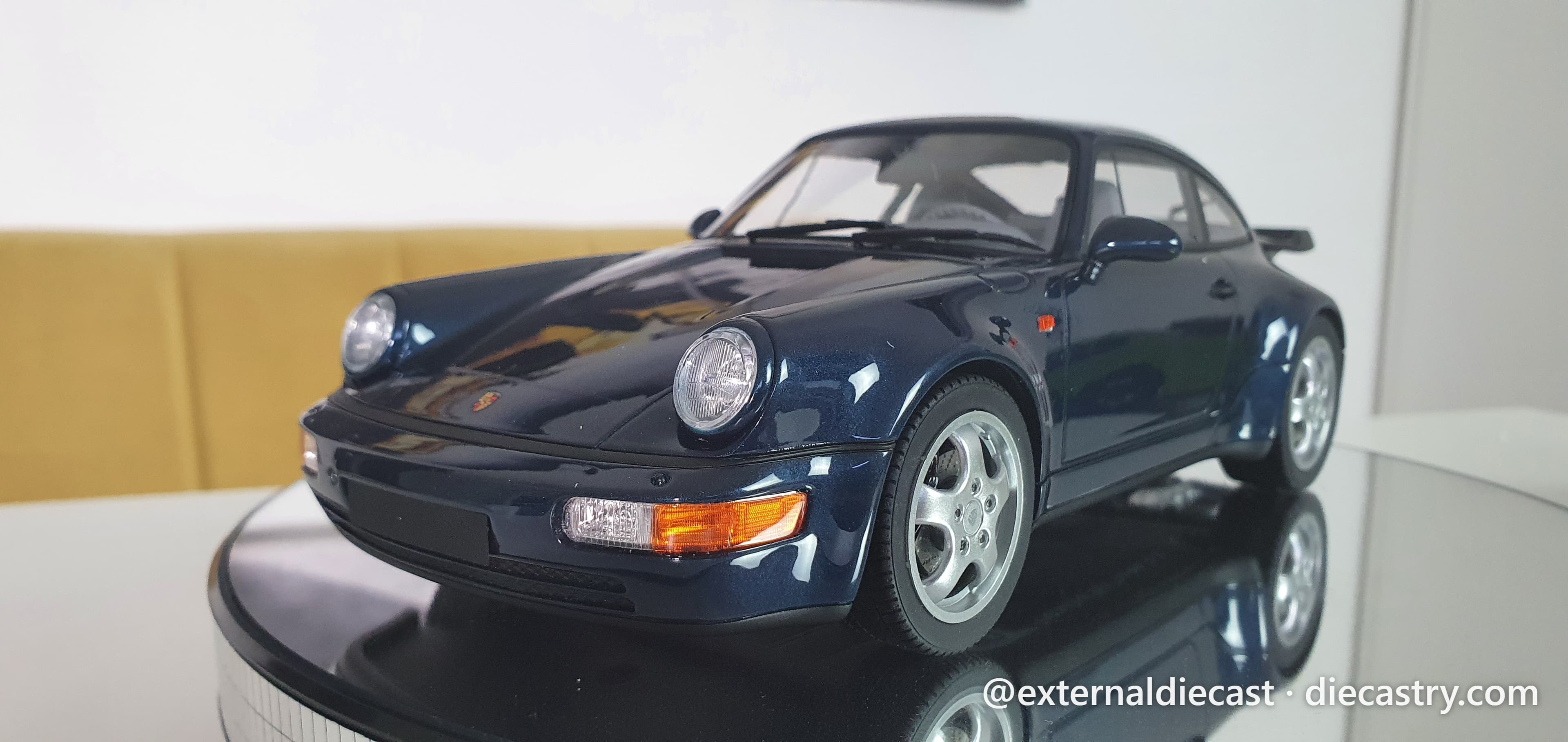 Porsche 911 964 TURBO S 3.3 COUPE 1:18 scale diecast model