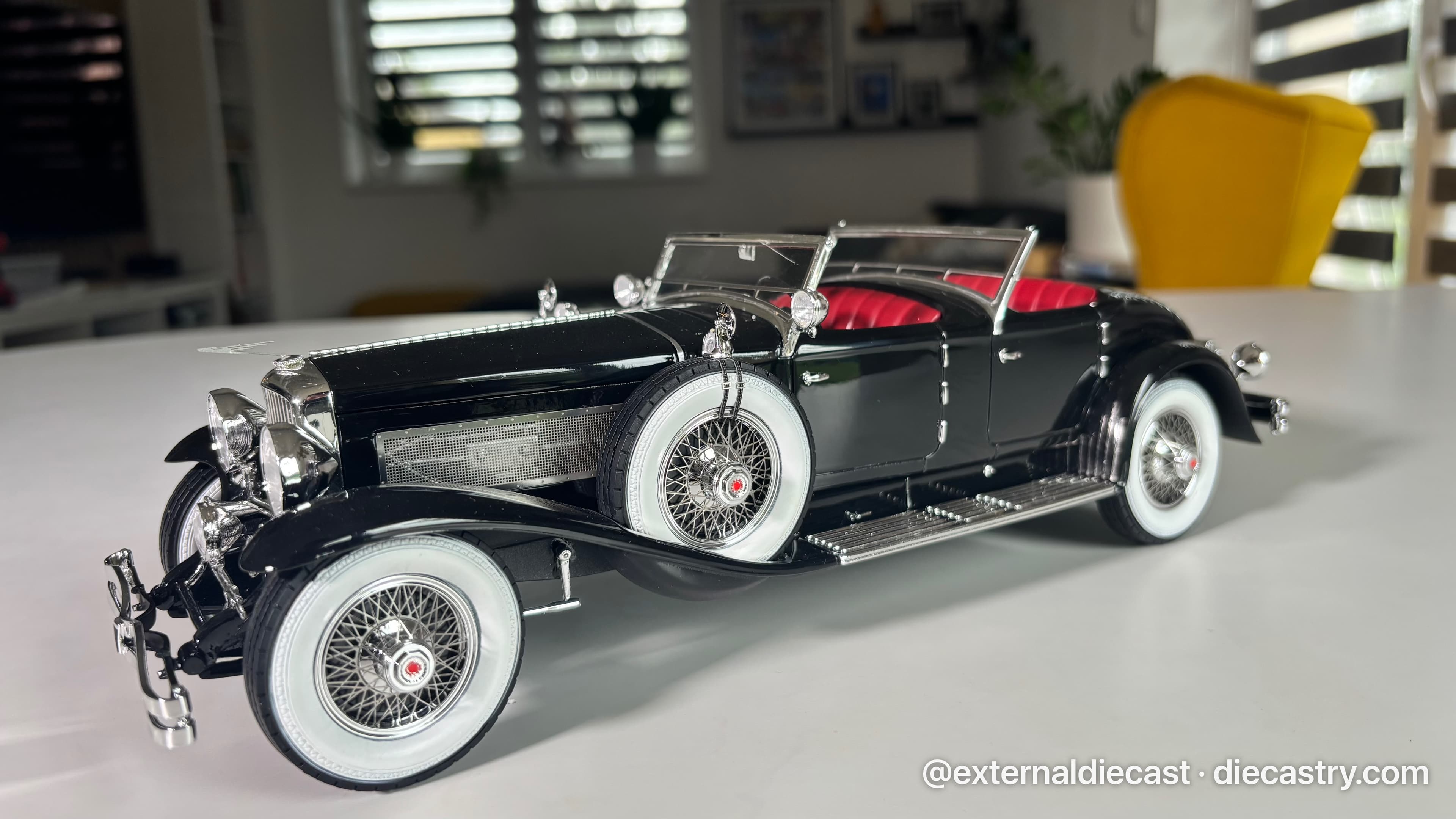 1930 Duesenberg SJ 2608 Torpedo Pheaton Cabriolet Walker La Grande 1:18 scale diecast model by Matrix