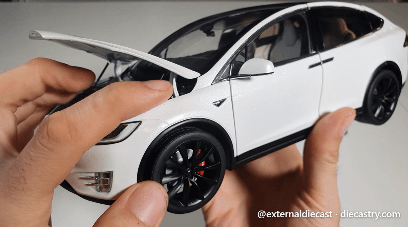 Tesla Model X P100D 1:18 scale diecast by Tesla