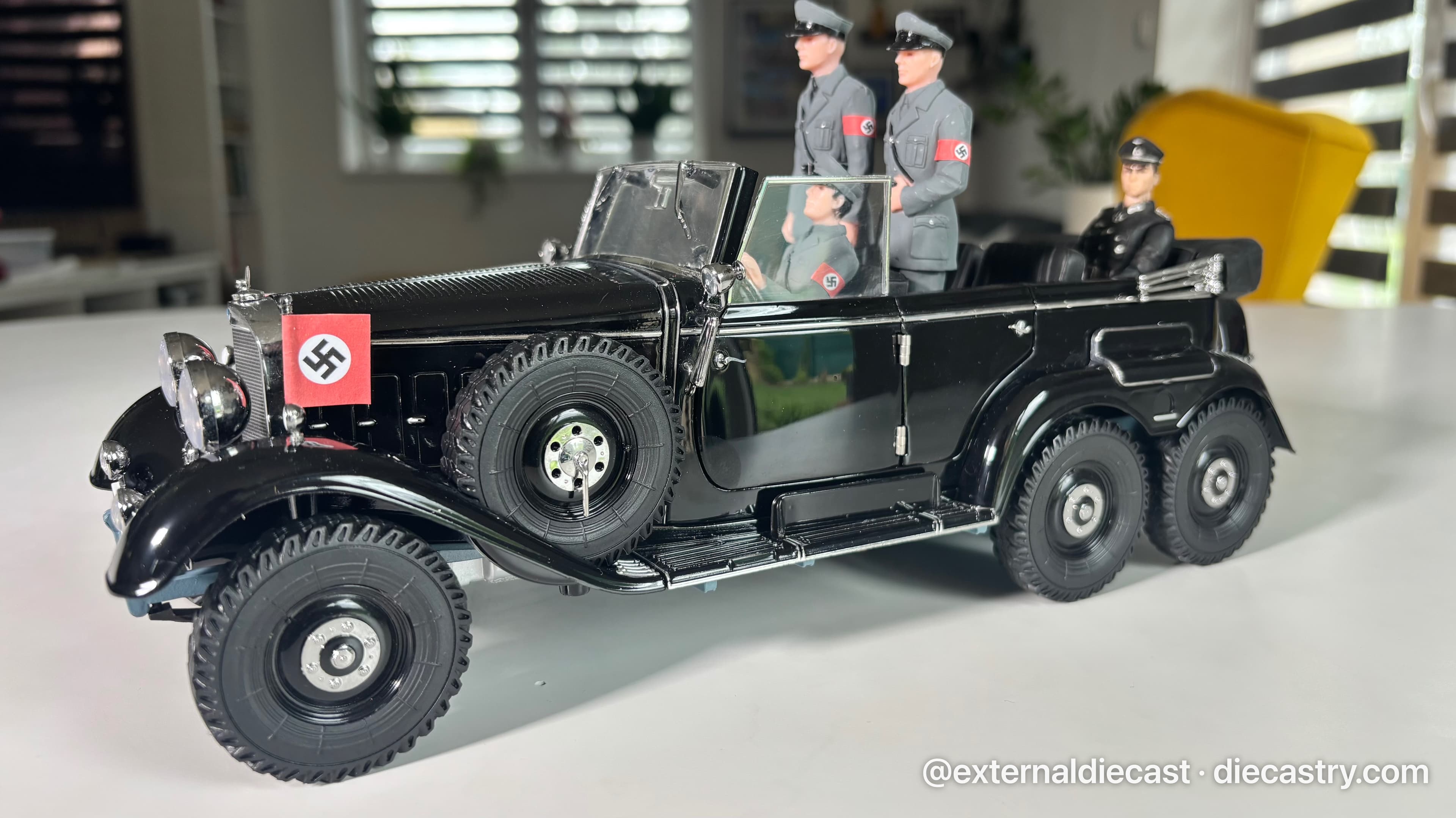 1938 Mercedes-Benz G4 1:18 scale diecast model by Signature models
