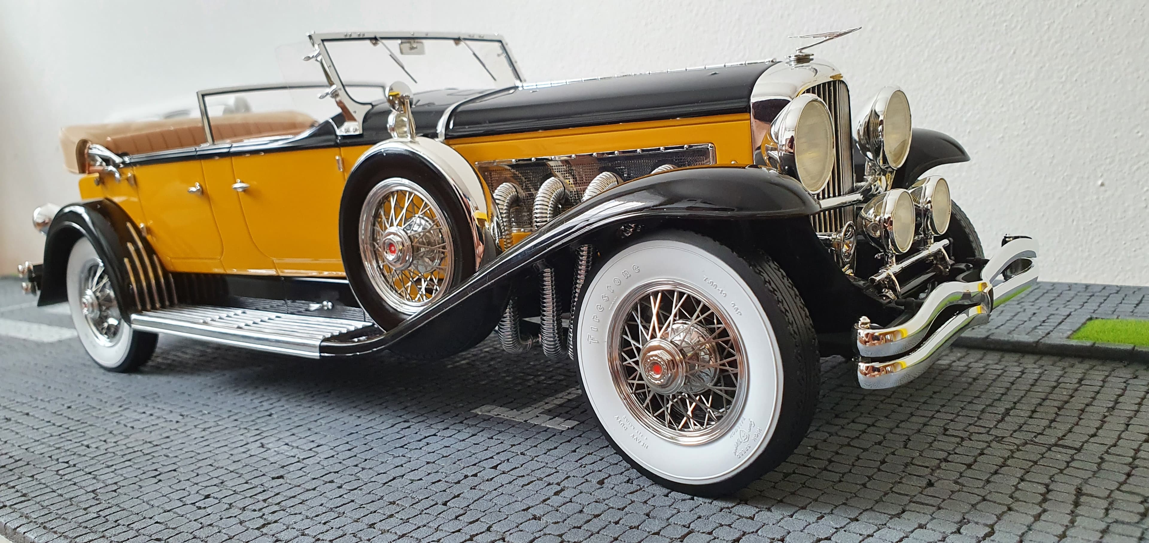 Duesenberg Model SJ Tourster Derham 1932 1:12 scale diecast by Premium ClassiXXs