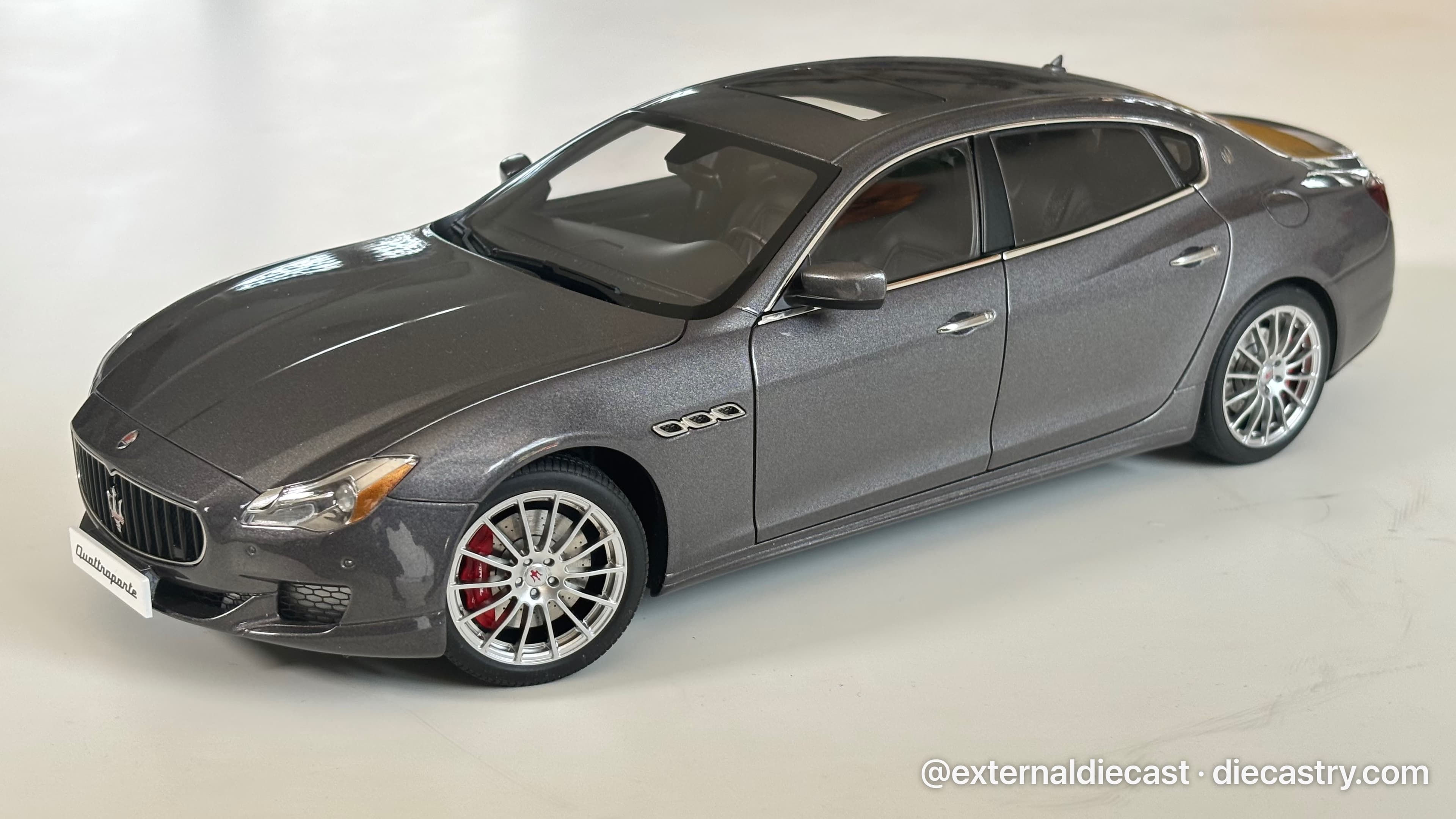 2015 Maserati Quattroporte GTS 1:18 scale diecast model by AUTOart