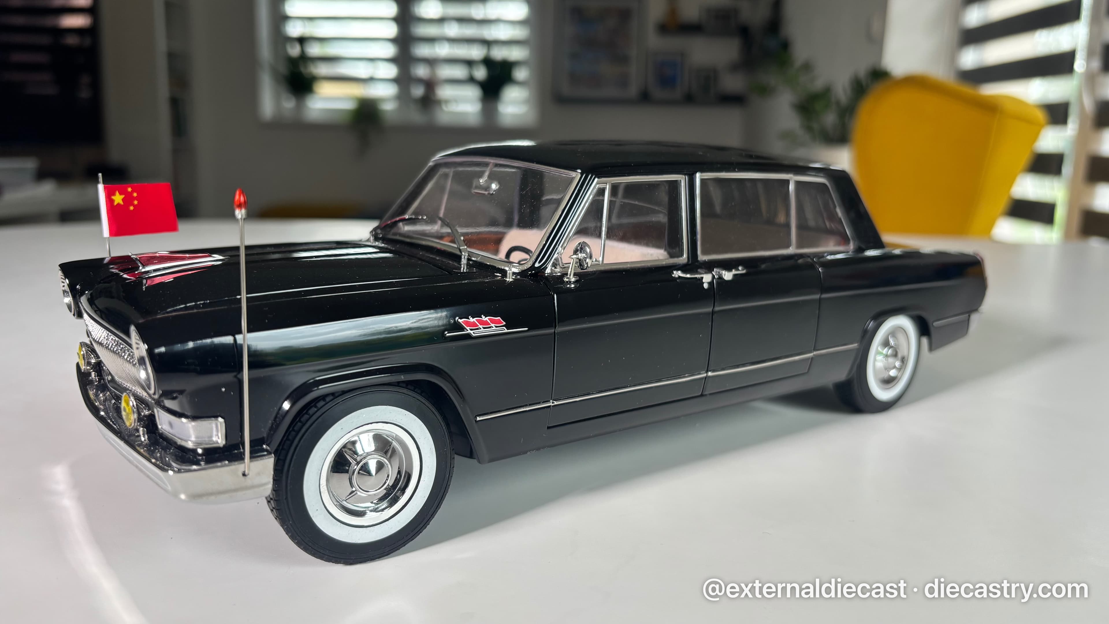 1966 Hongqi CA770 1:18 scale diecast model by Yugu