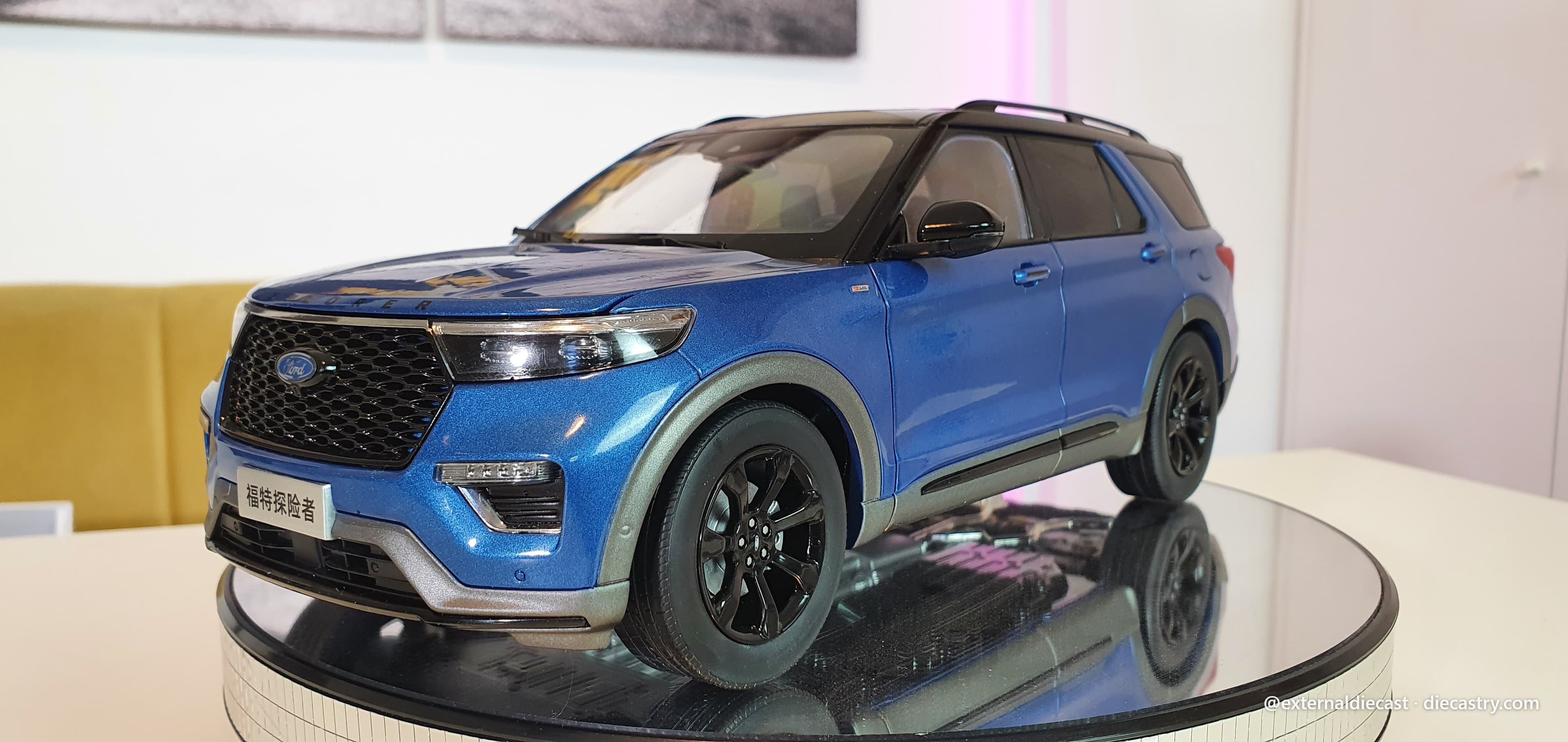Ford Explorer 6th Generation 1:18 scale diecast model