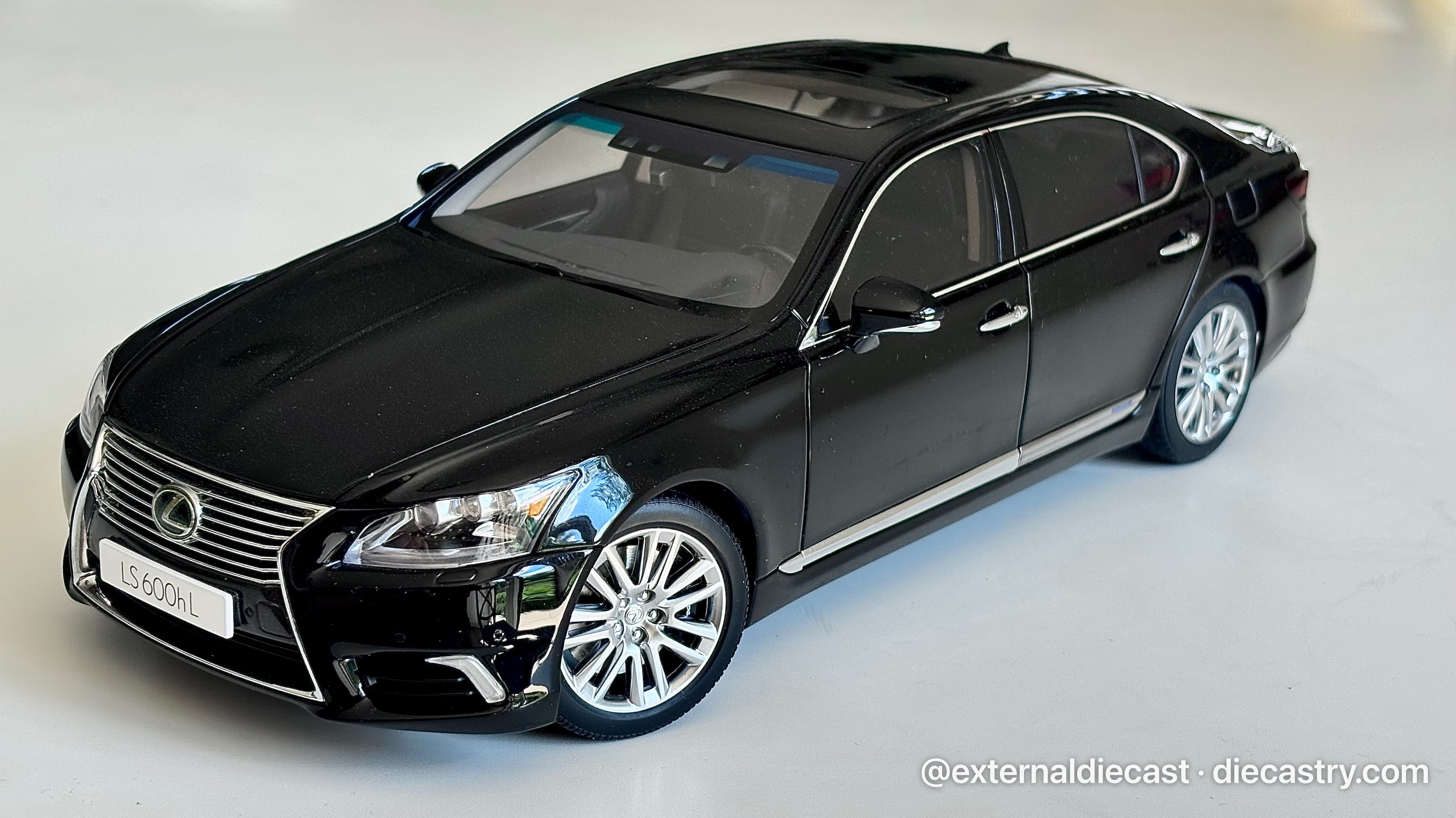 Lexus LS 600HL 1:18 scale diecast model