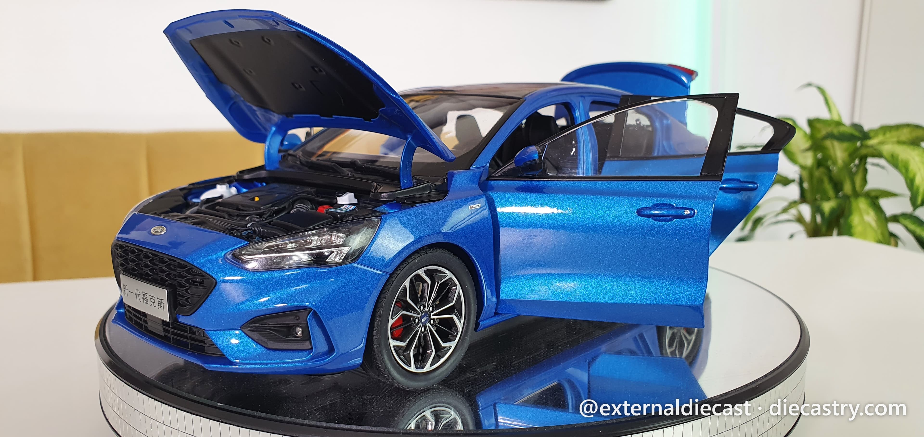 Ford Focus 2020 1:18 scale diecast by Paudi Models