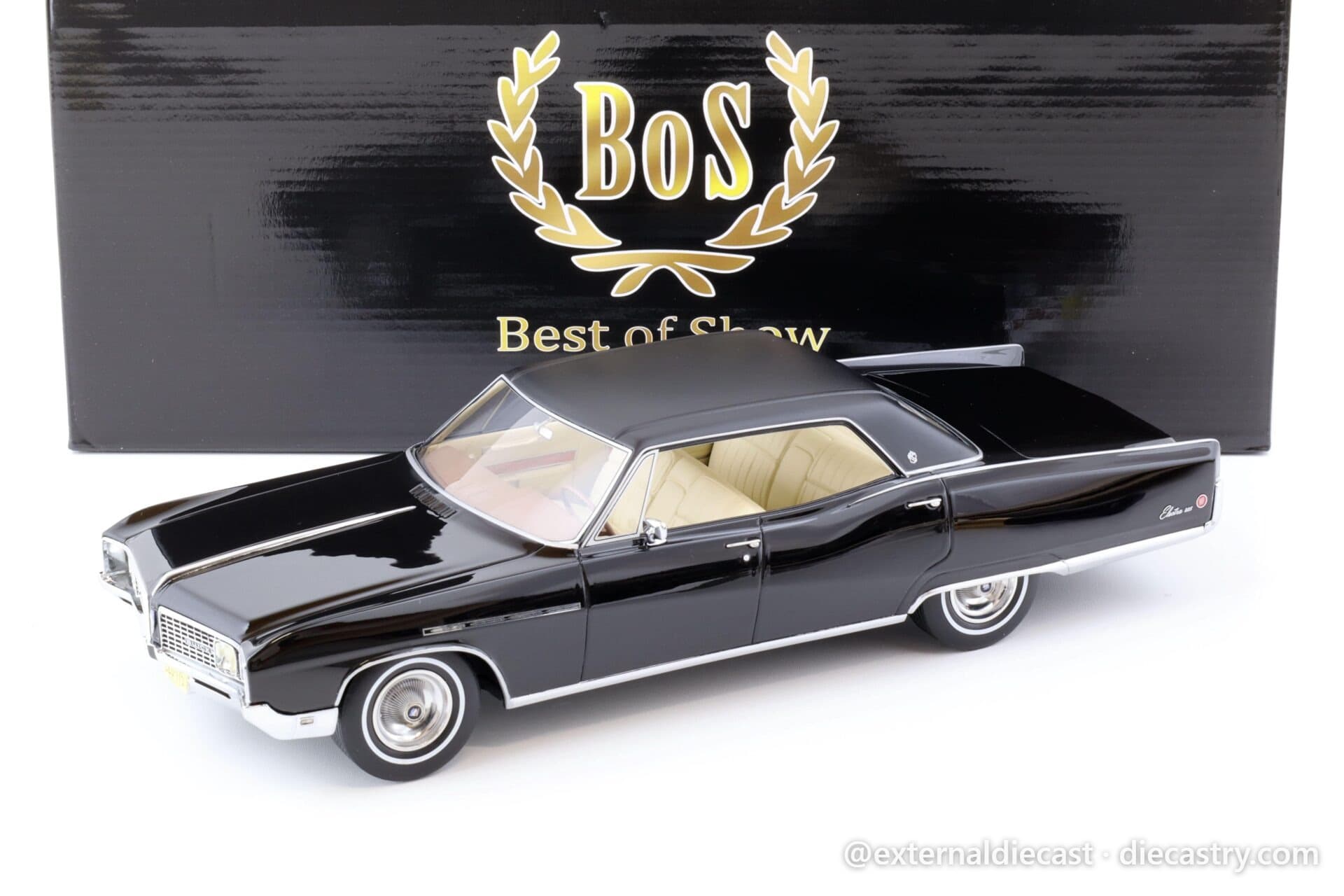 Buick Electra 225 4-Door Hardtop 1:18 scale diecast model