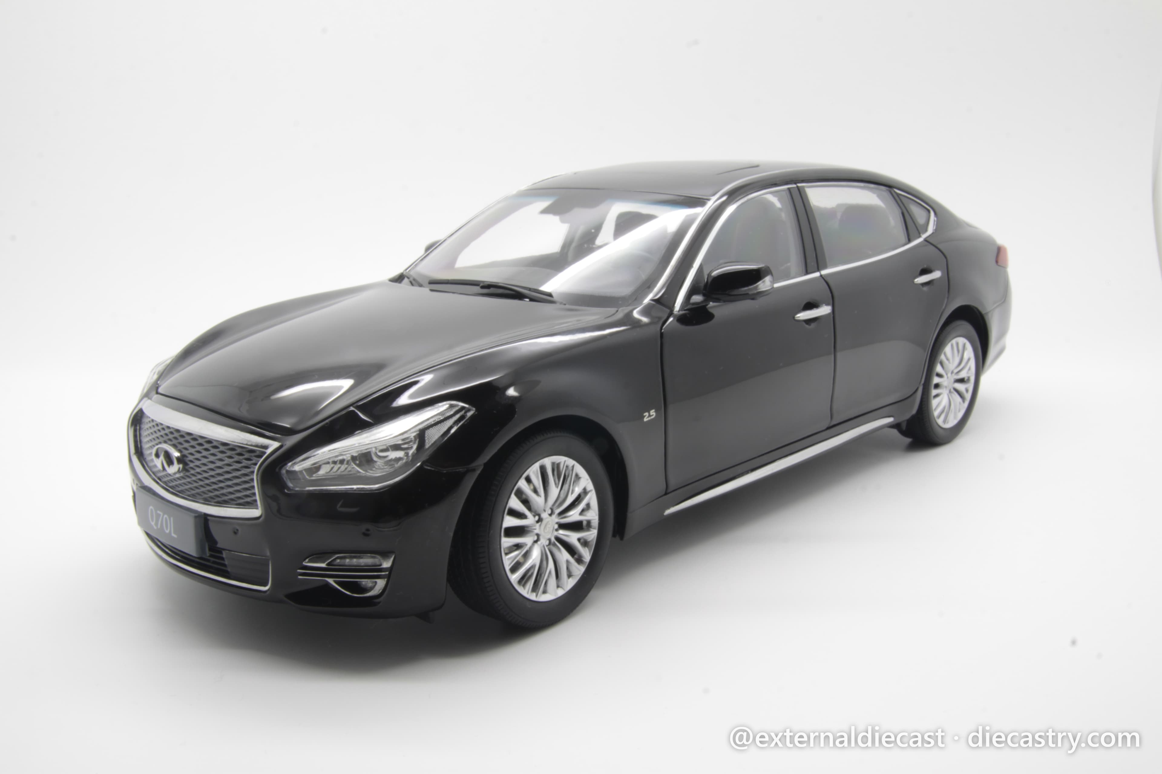 2012 Infiniti Q70 L 1:18 scale diecast model by Paudi Models