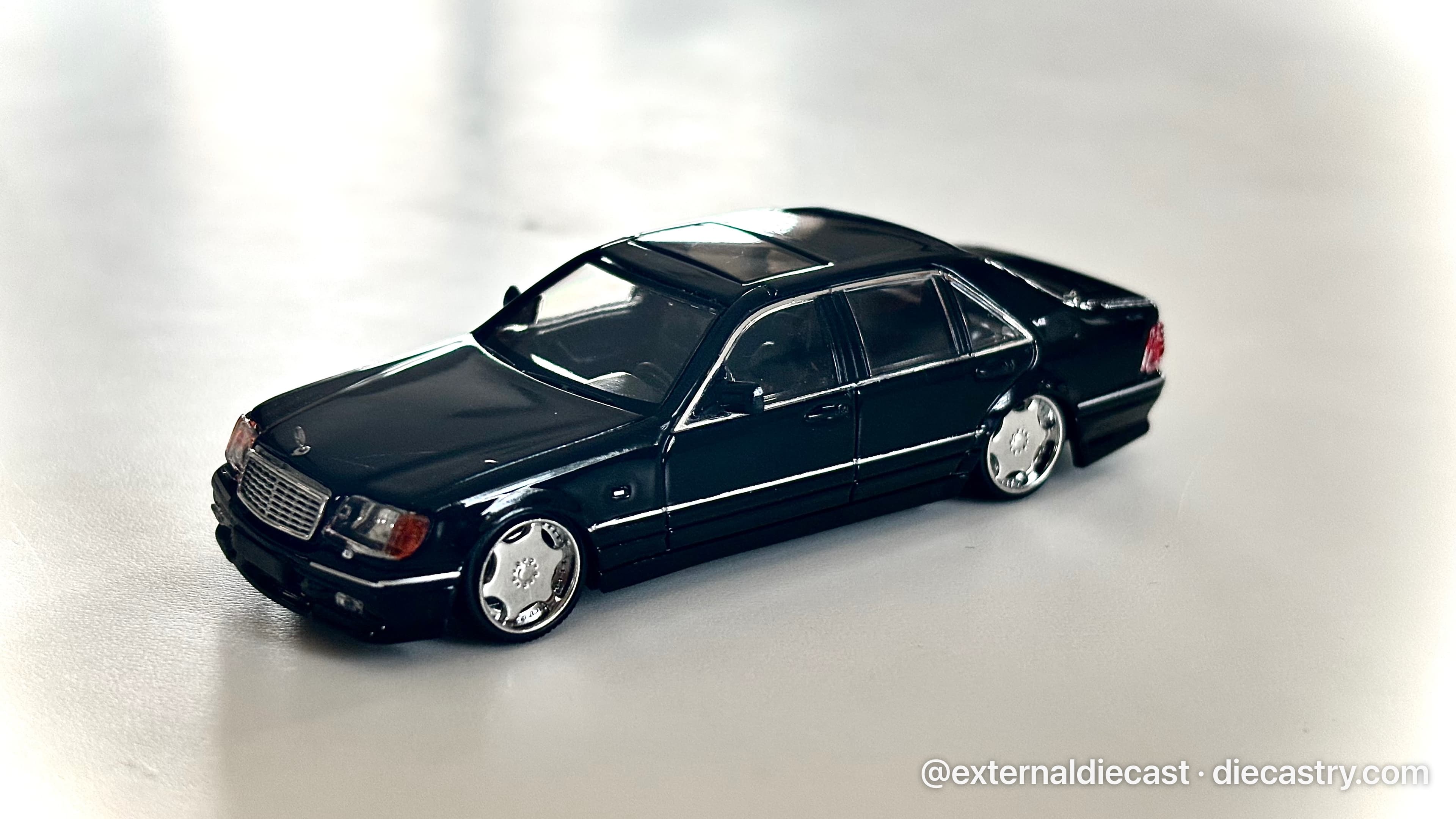 Mercedes-Benz W140 S600 1:64 scale diecast model by Street Weapon