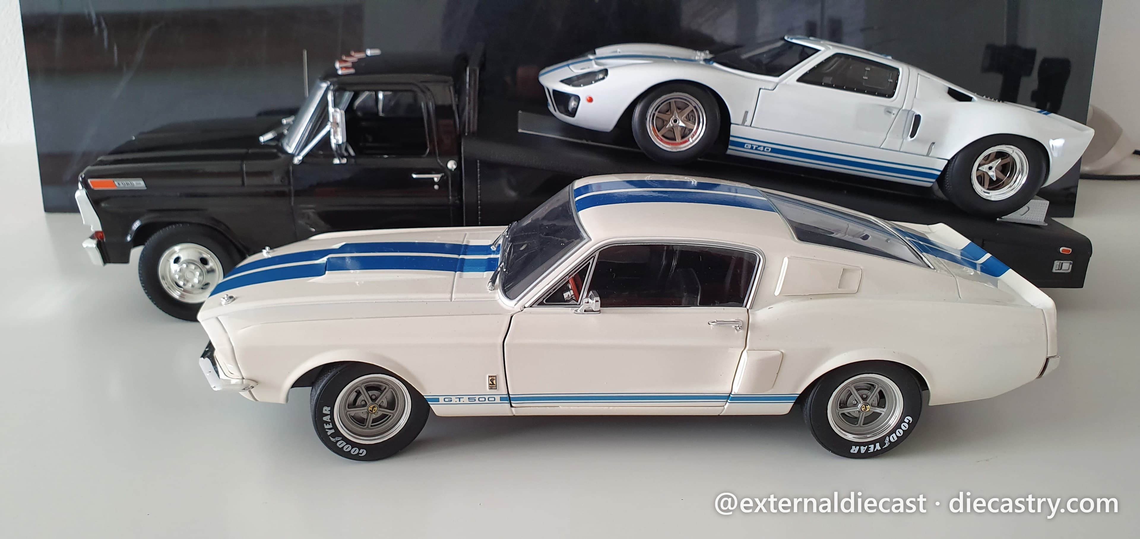 Ford SHELBY MUSTANG GT500 1967 1:18 scale diecast by Solido
