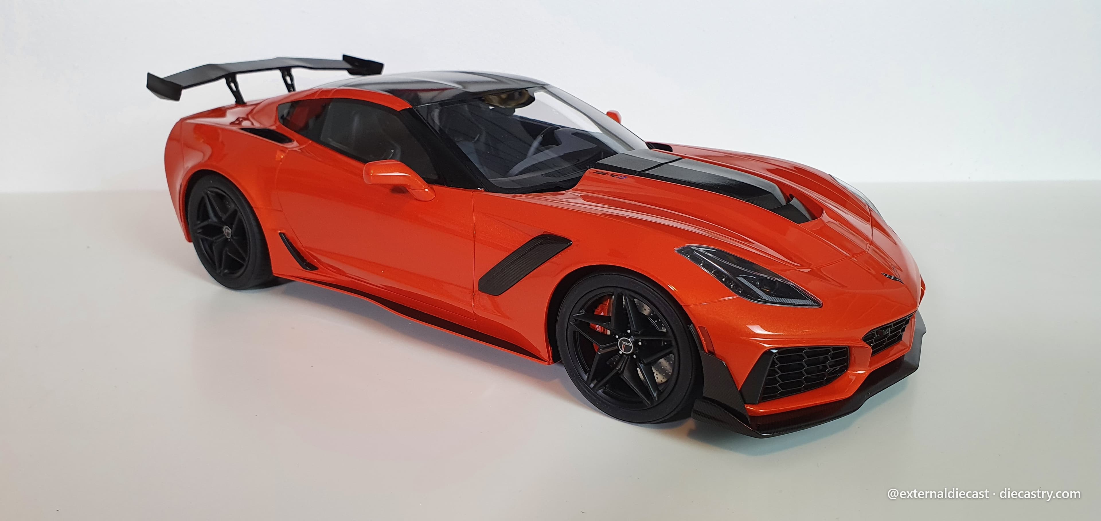 Chevrolet Corvette (C7) ZR1 2018 1:12 scale diecast by GT Spirit
